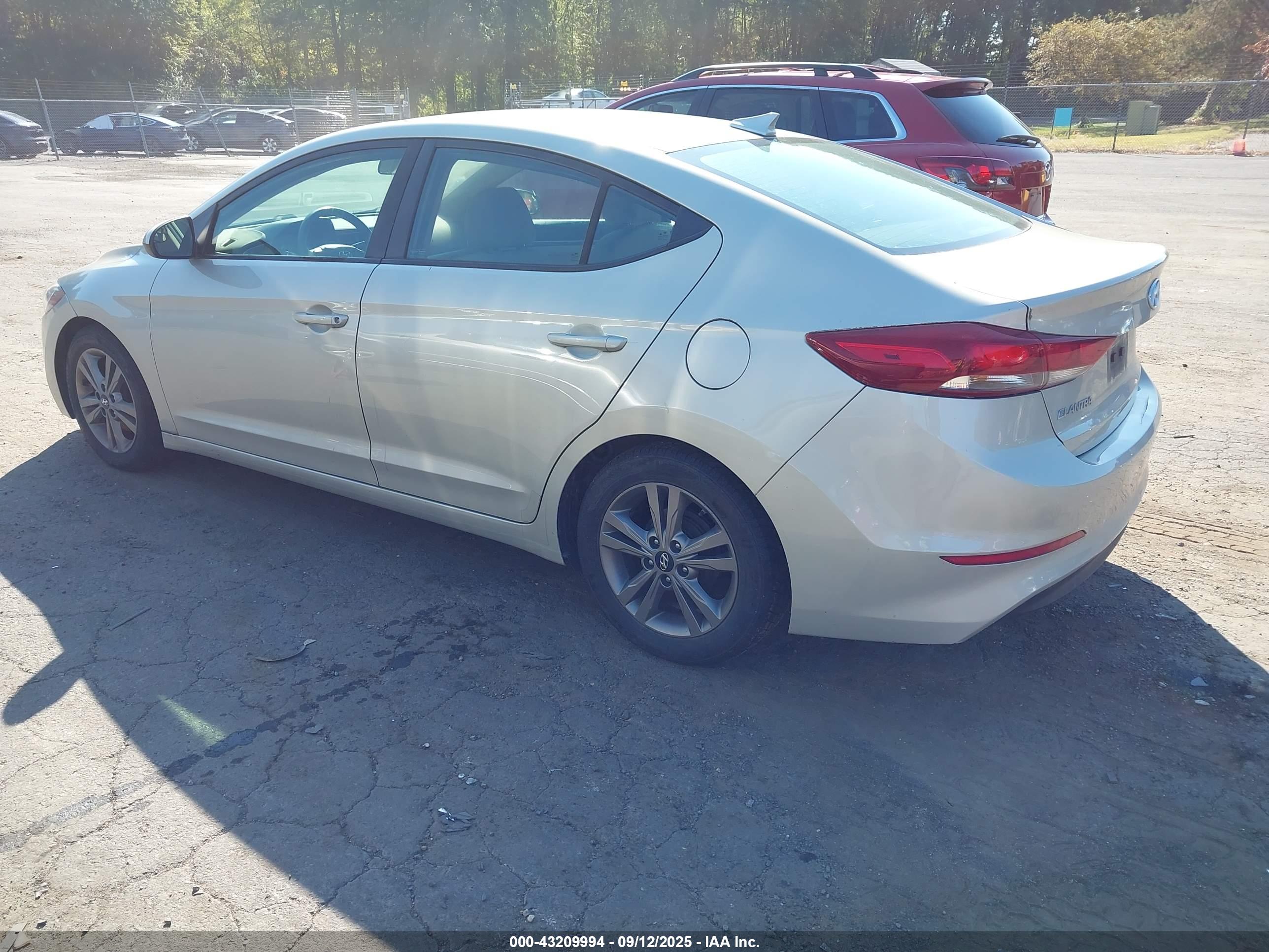 HYUNDAI ELANTRA image 3