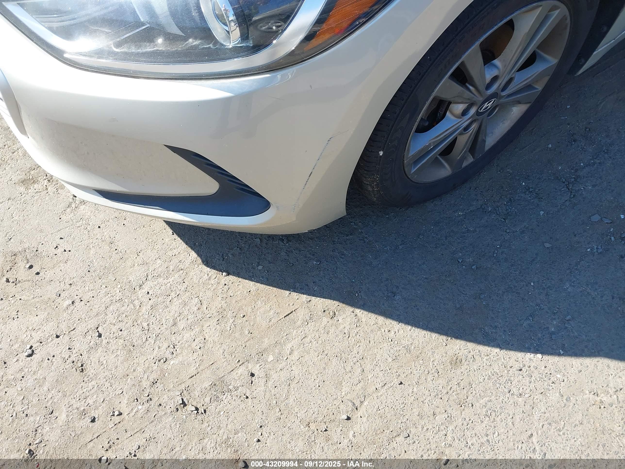 HYUNDAI ELANTRA image 6