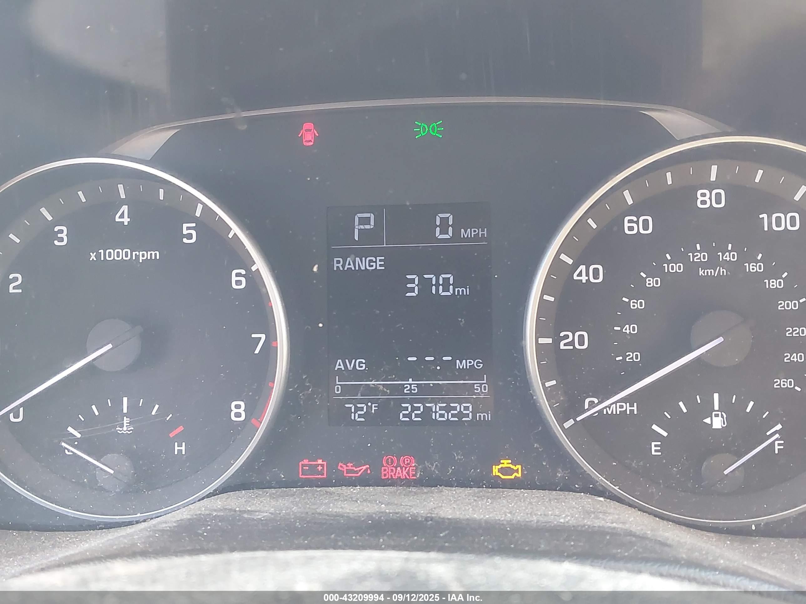 HYUNDAI ELANTRA image 7