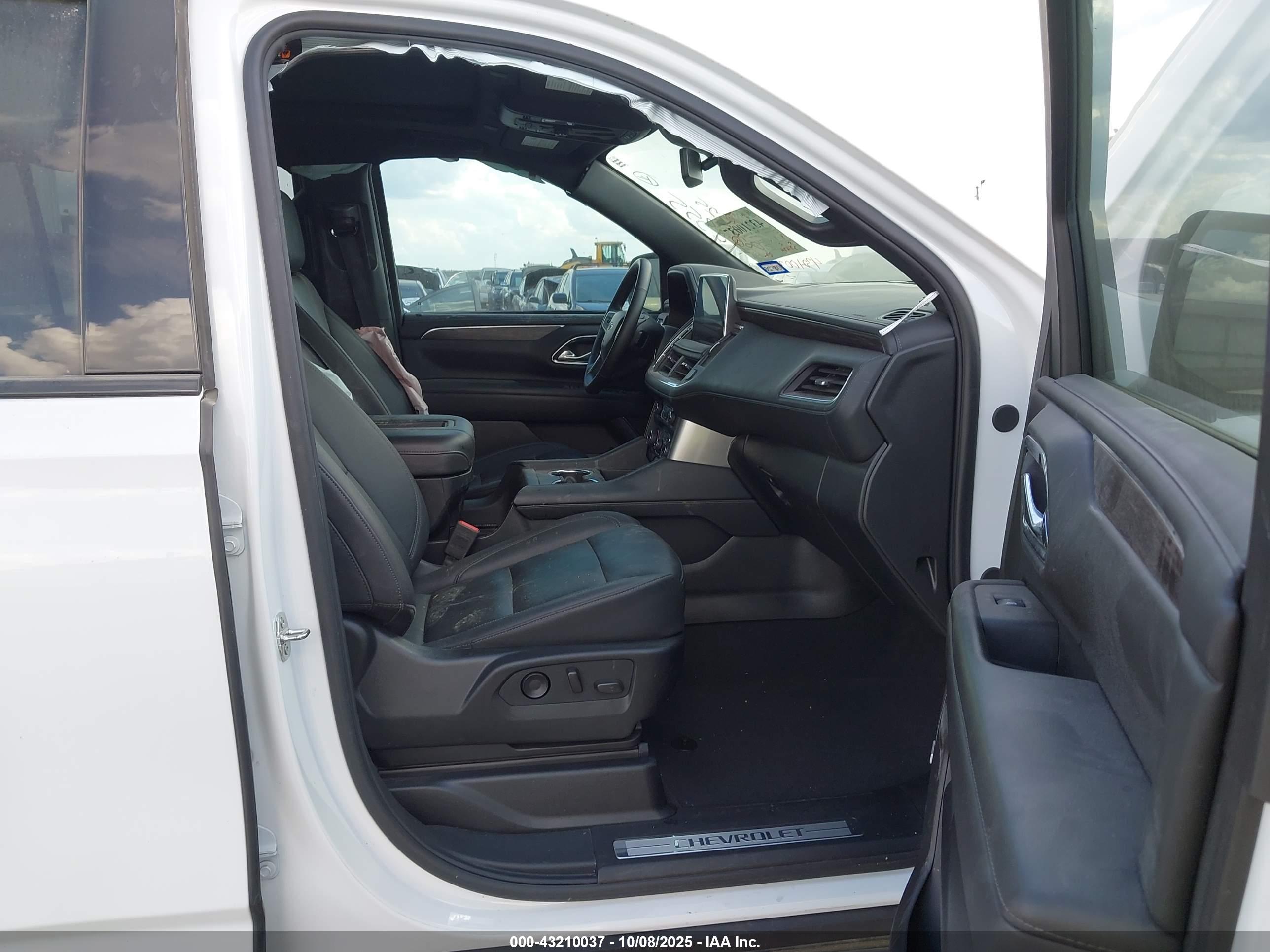 CHEVROLET SUBURBAN image 5