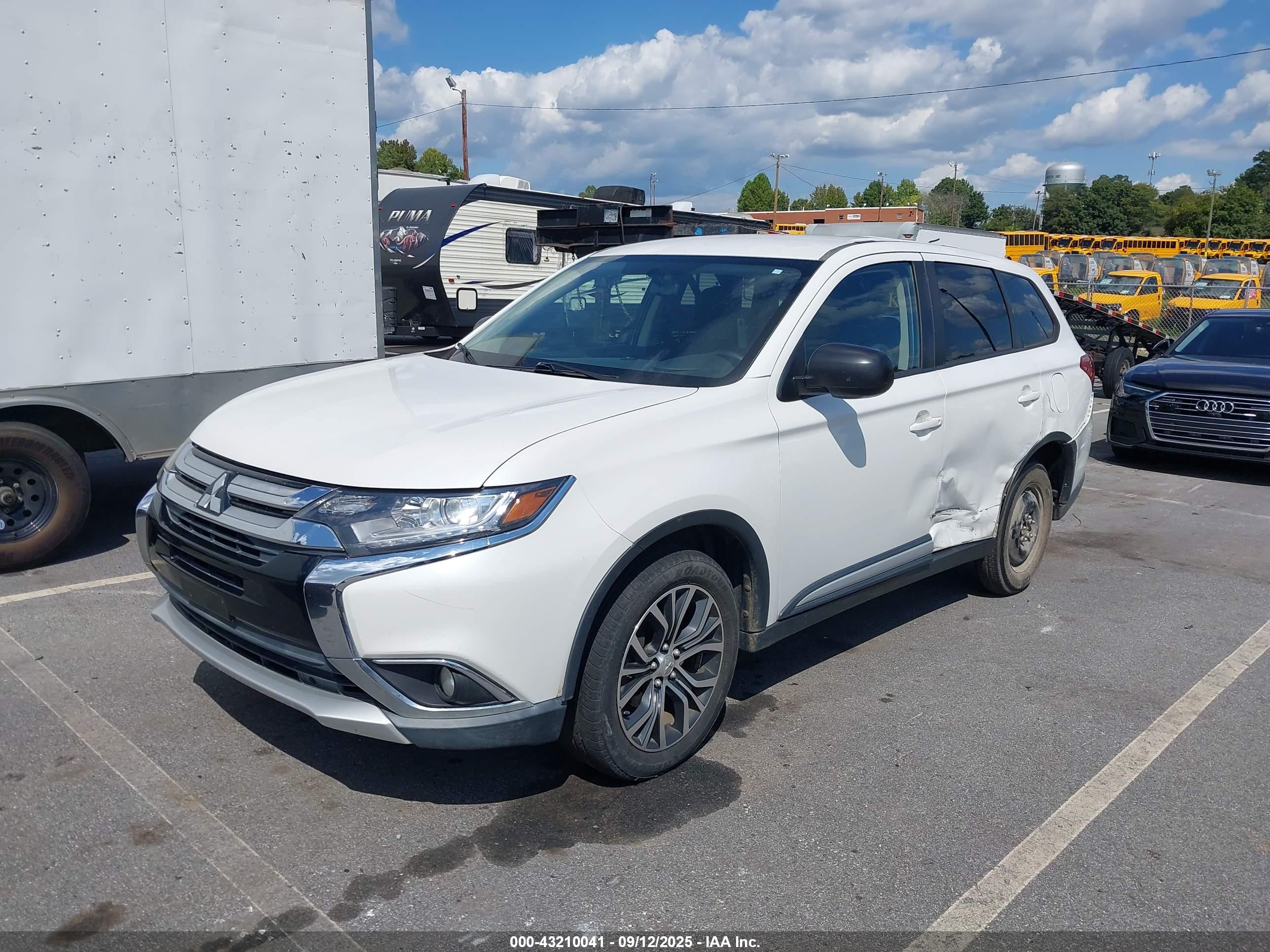 MITSUBISHI OUTLANDER image 2