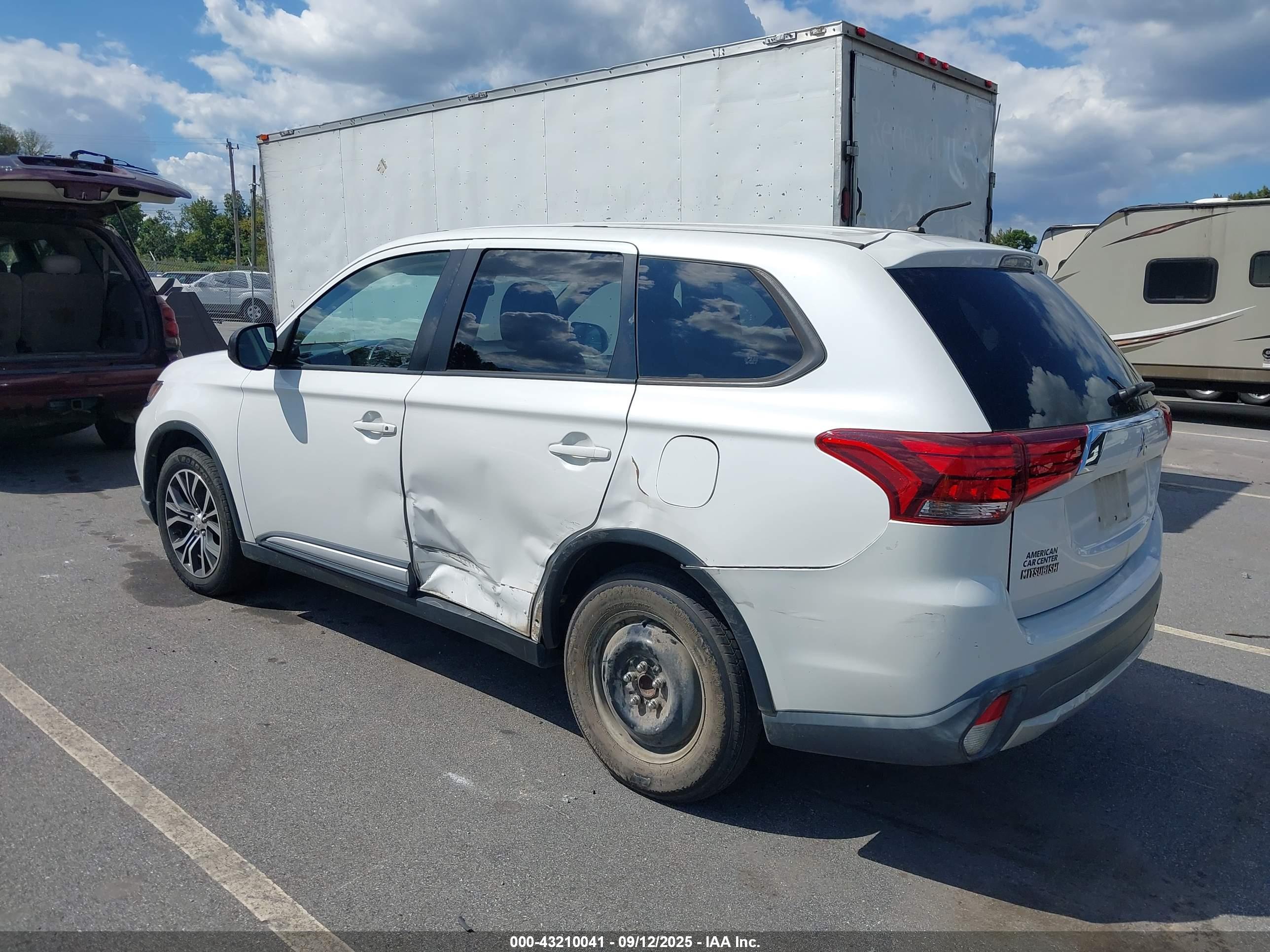 MITSUBISHI OUTLANDER image 3
