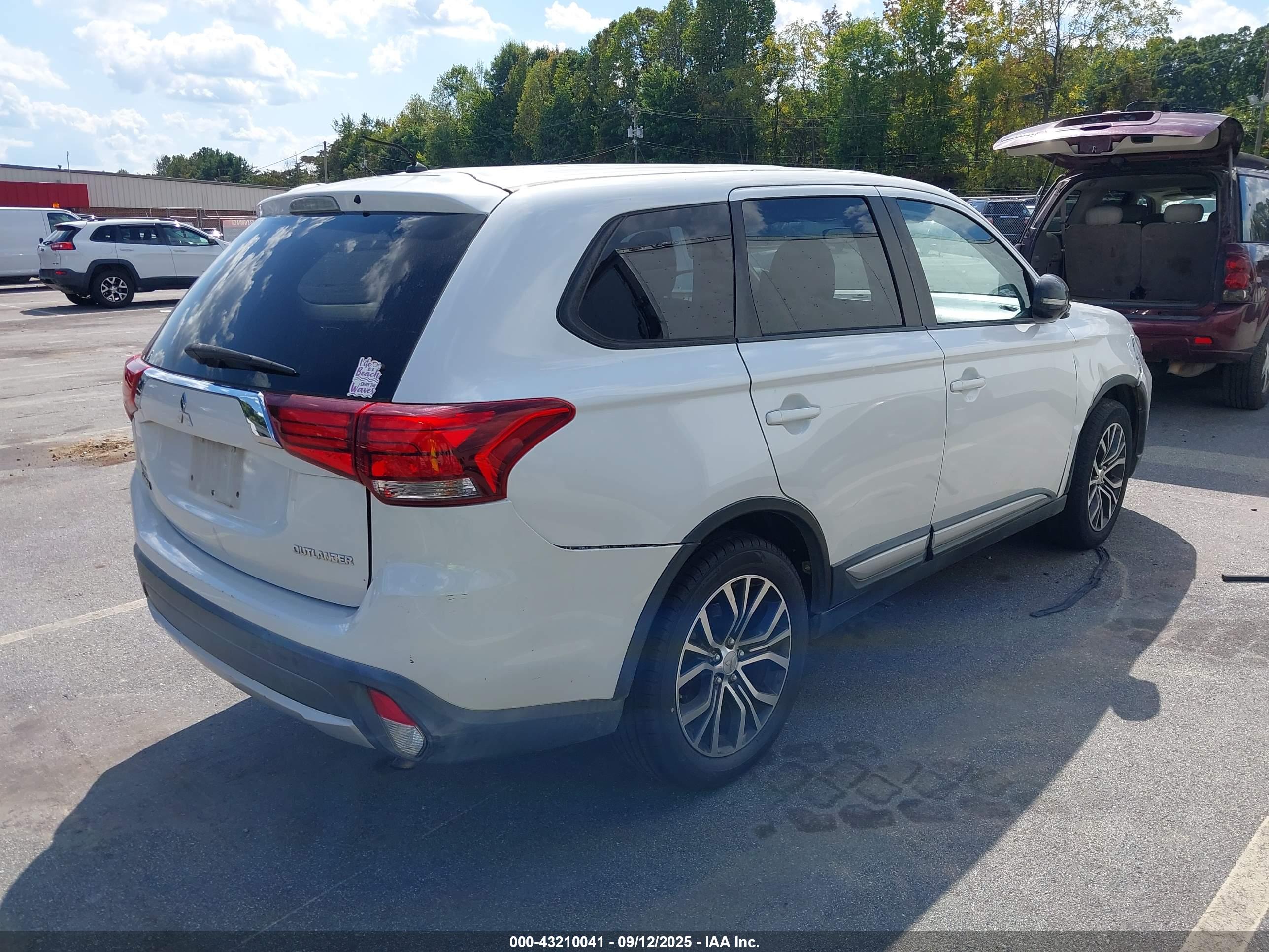 MITSUBISHI OUTLANDER image 4