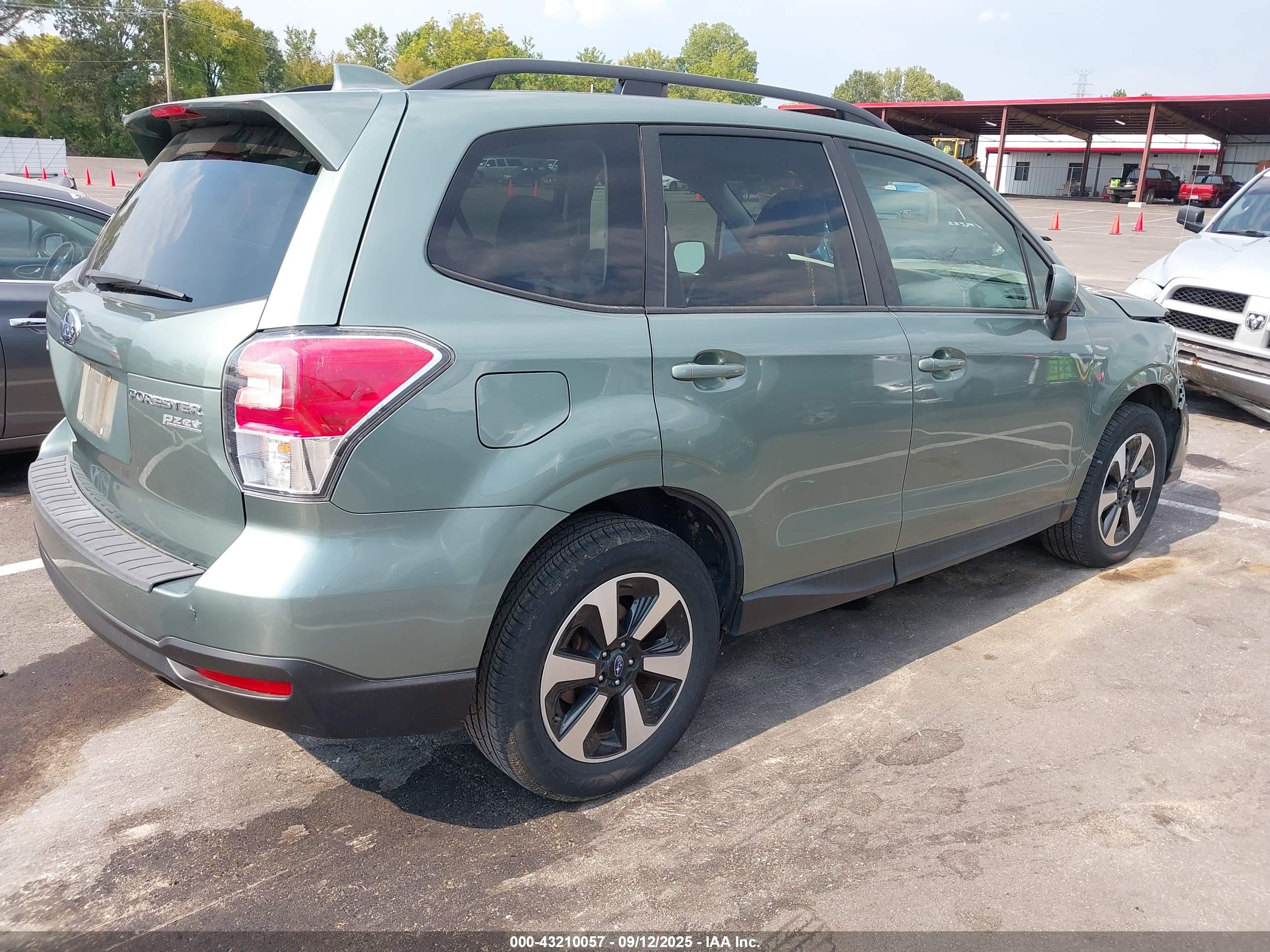 SUBARU FORESTER image 4