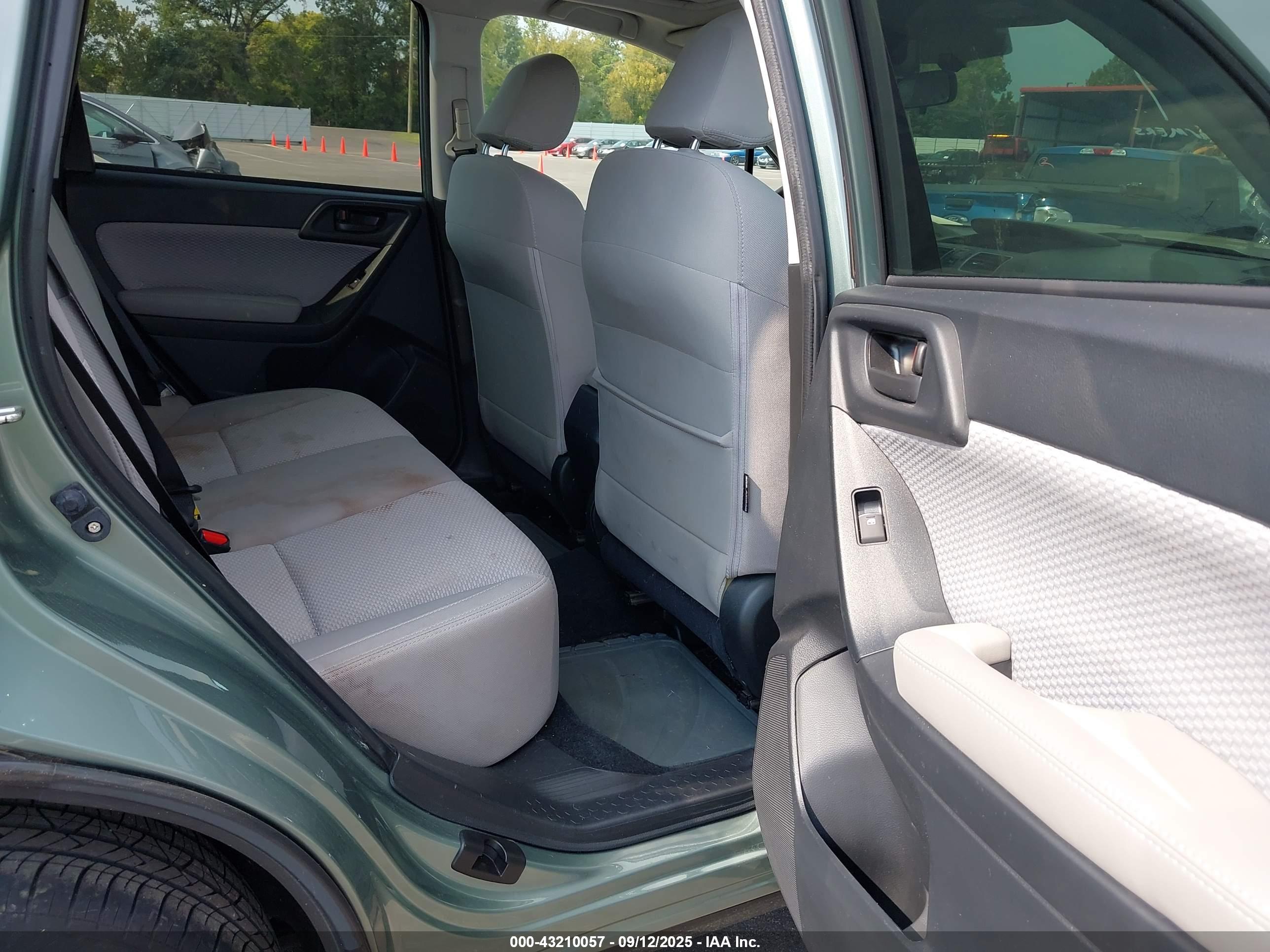 SUBARU FORESTER image 8