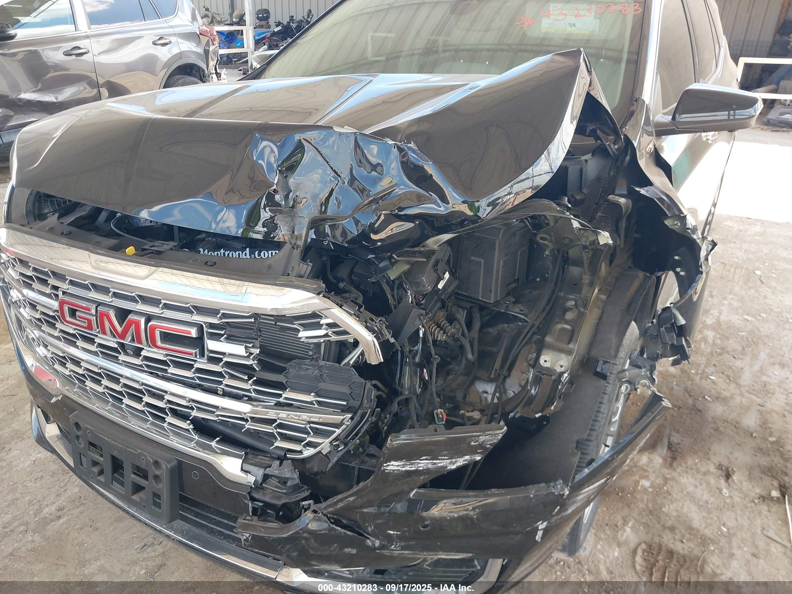 GMC TERRAIN image 6