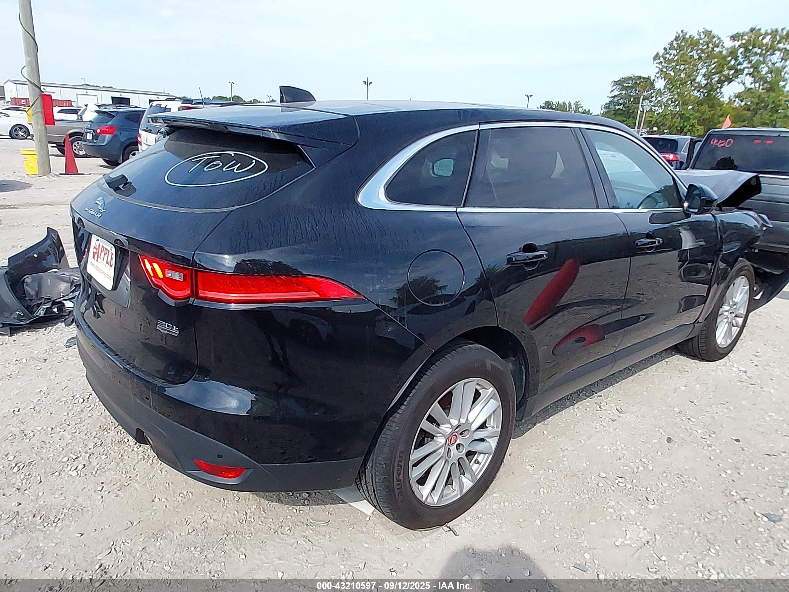 JAGUAR F-PACE image 4