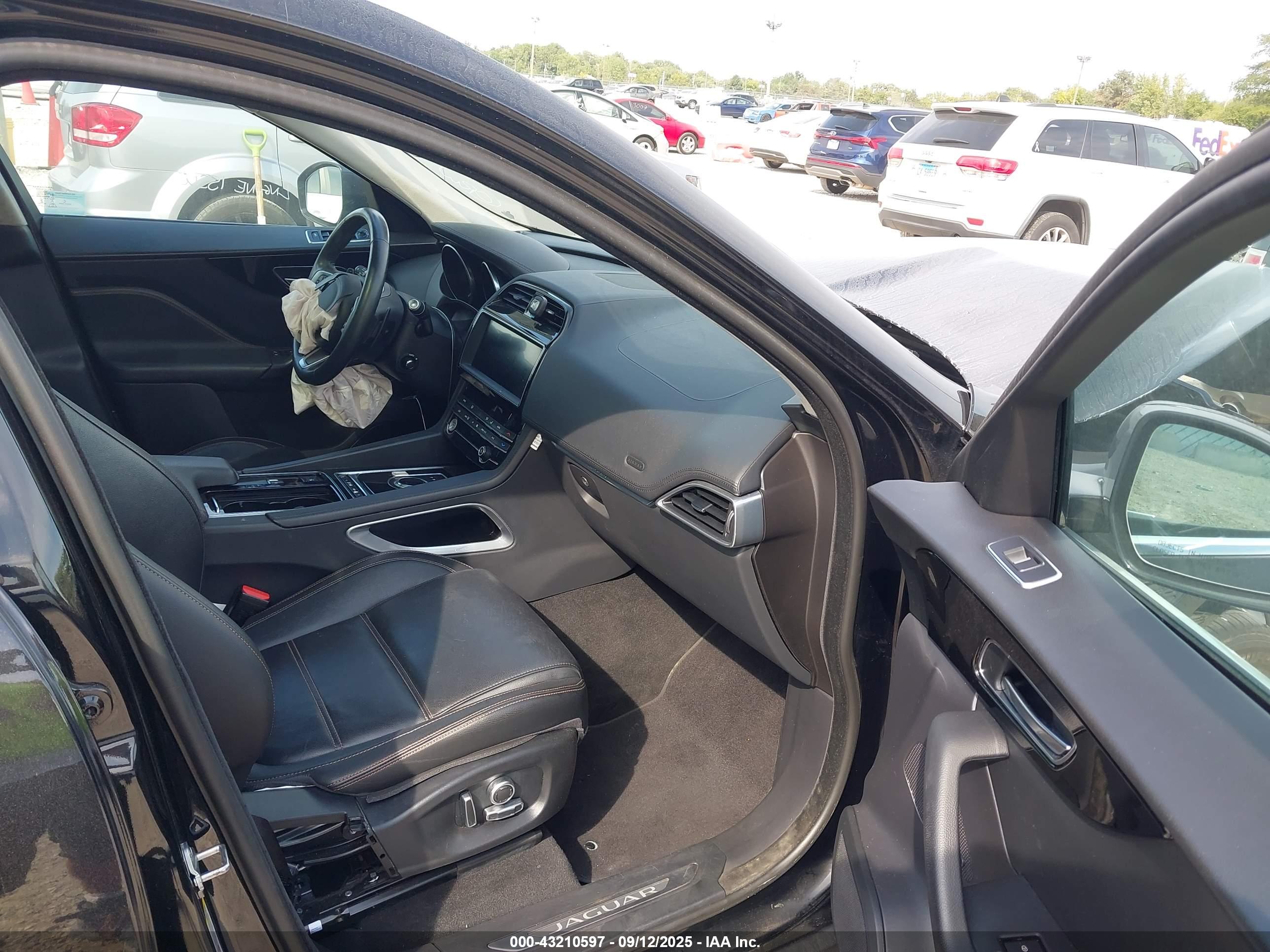 JAGUAR F-PACE image 5