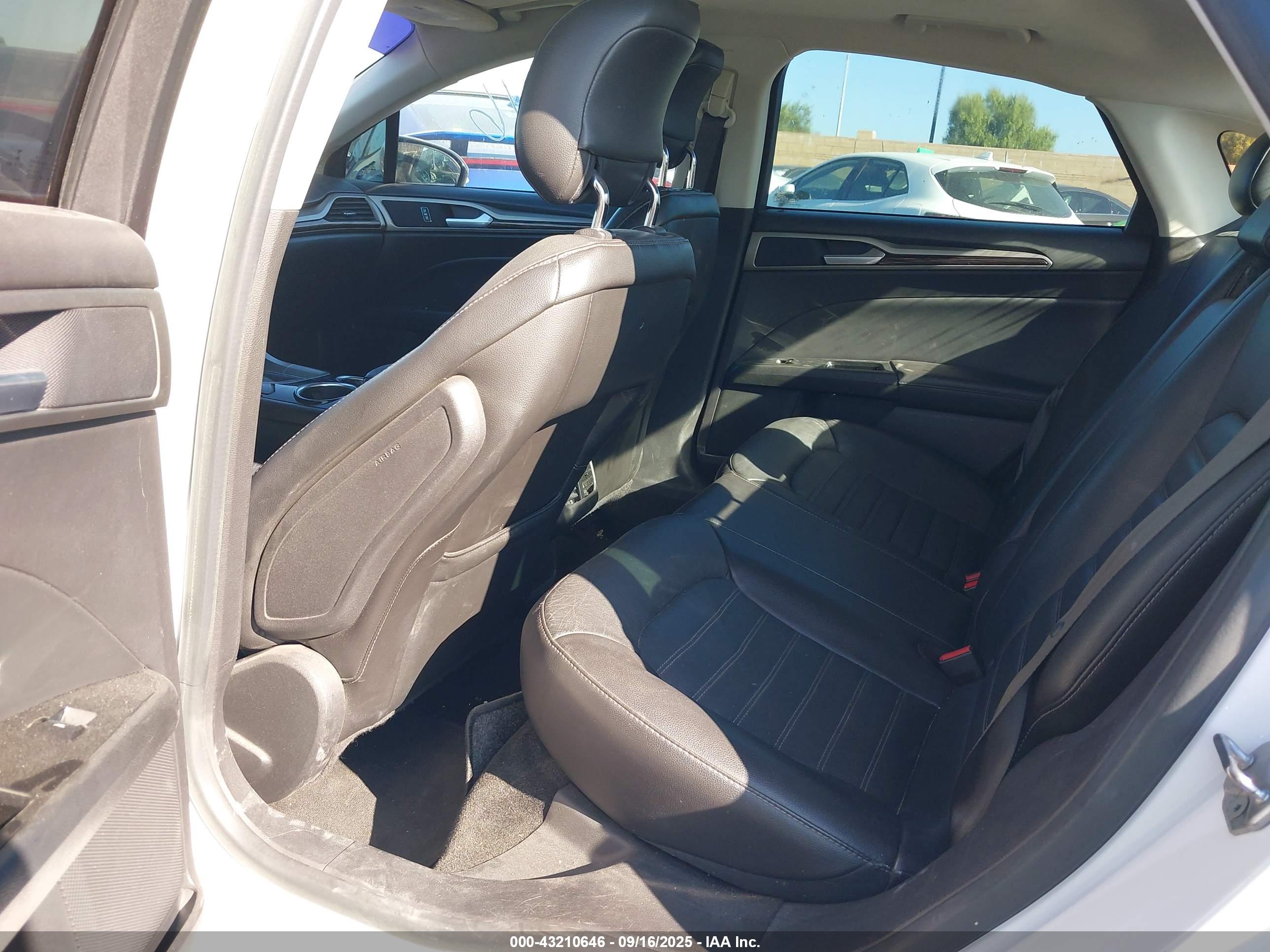 FORD FUSION image 8