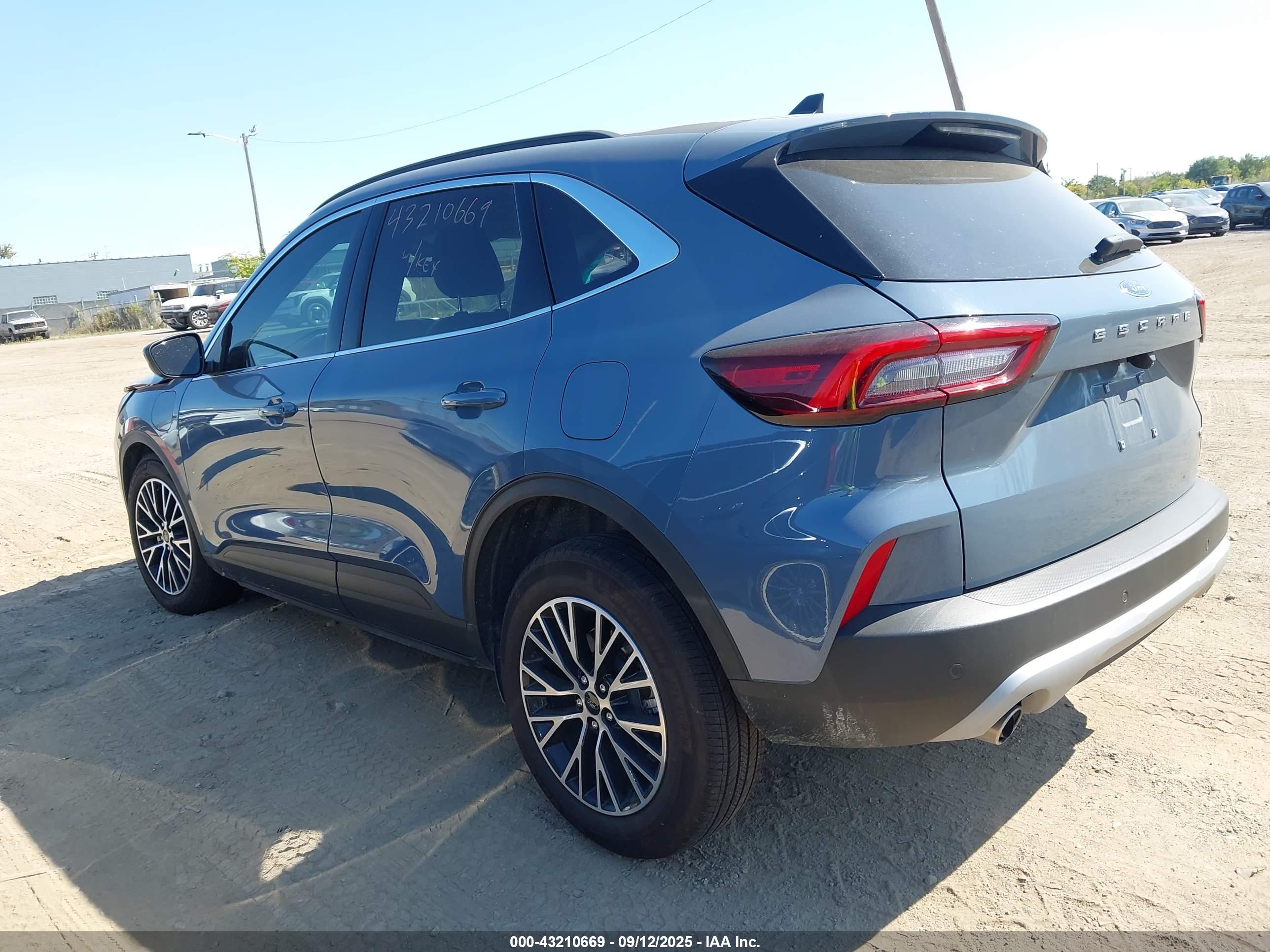 FORD ESCAPE image 3