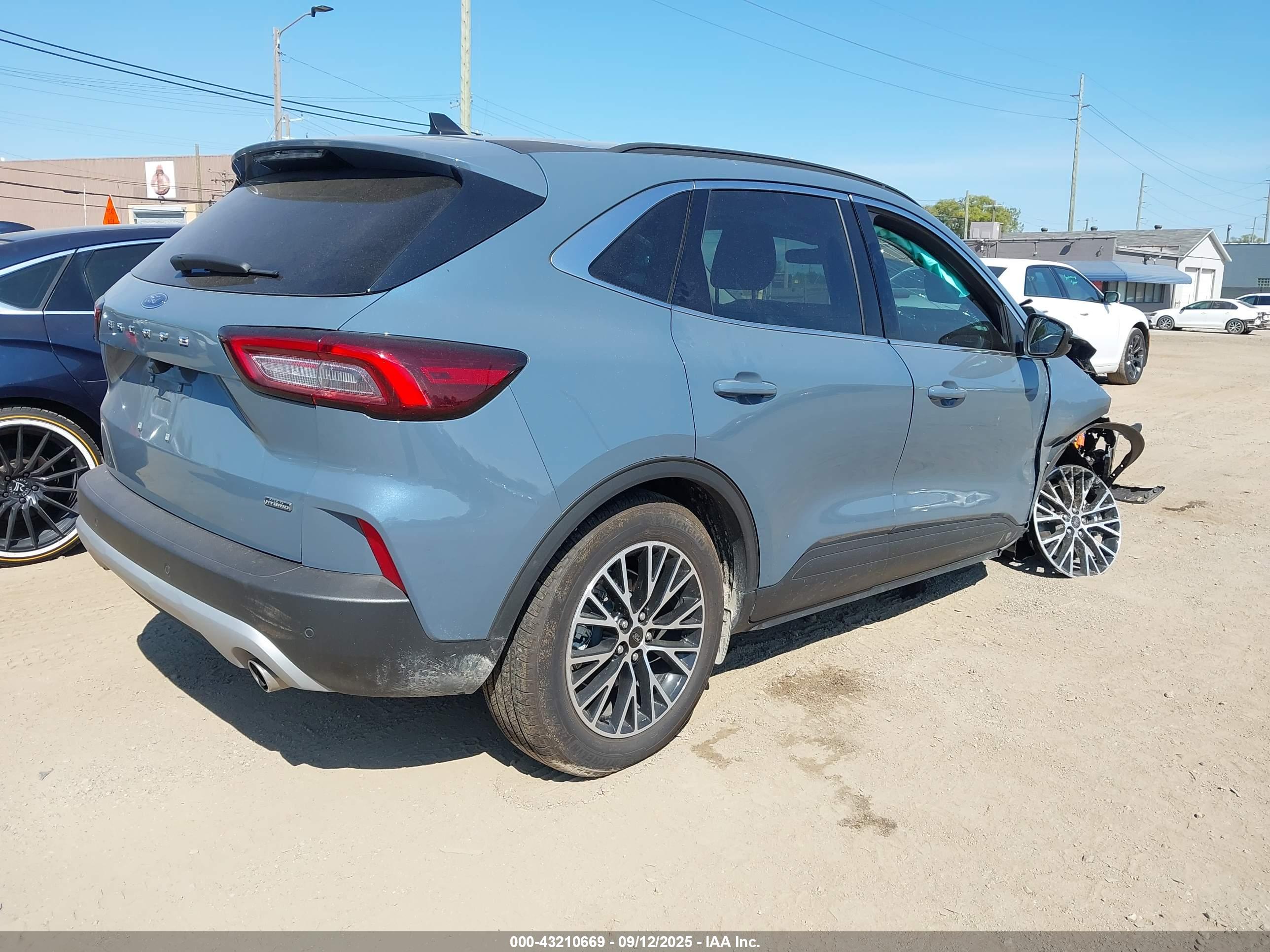 FORD ESCAPE image 4