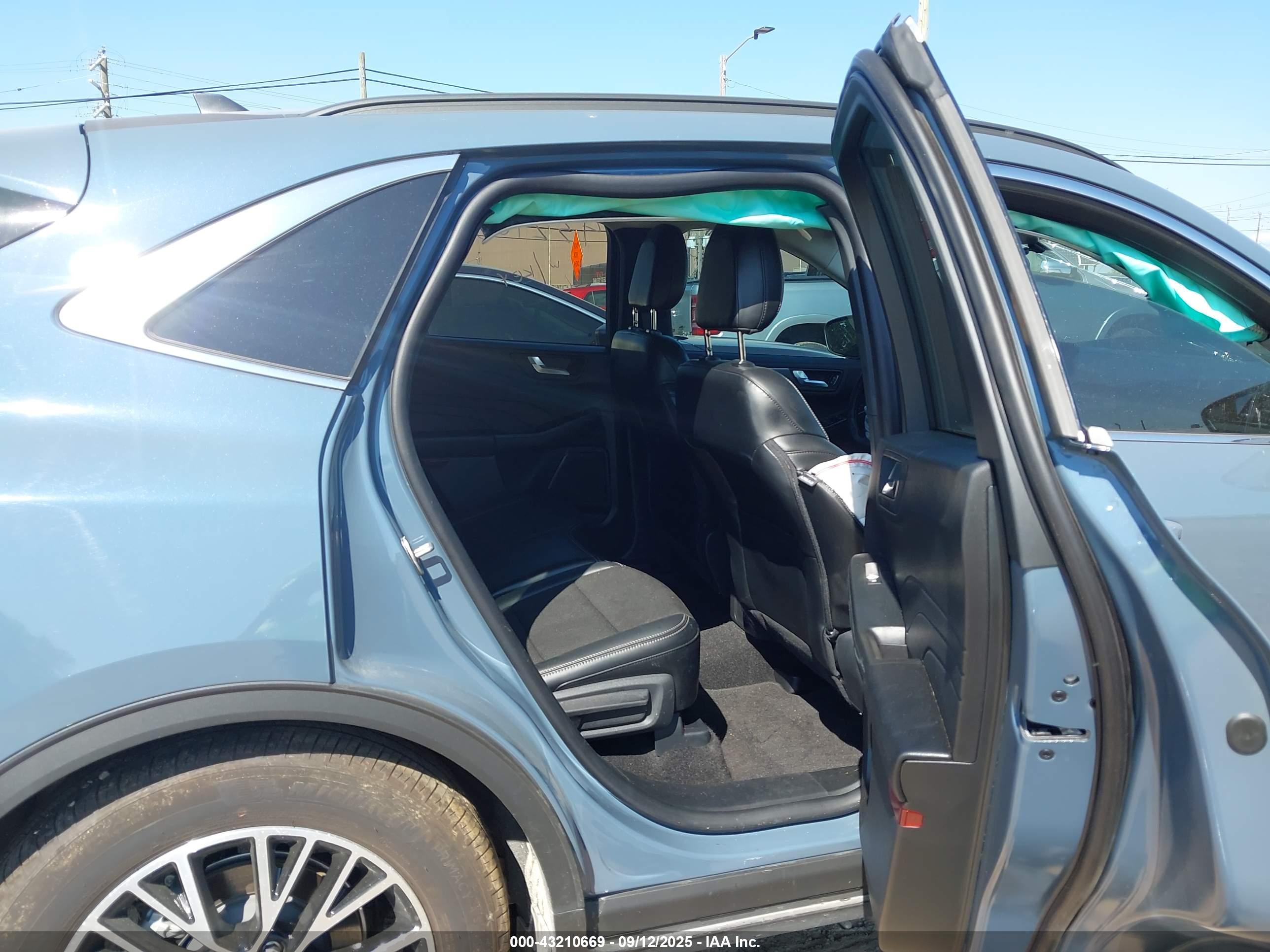 FORD ESCAPE image 8
