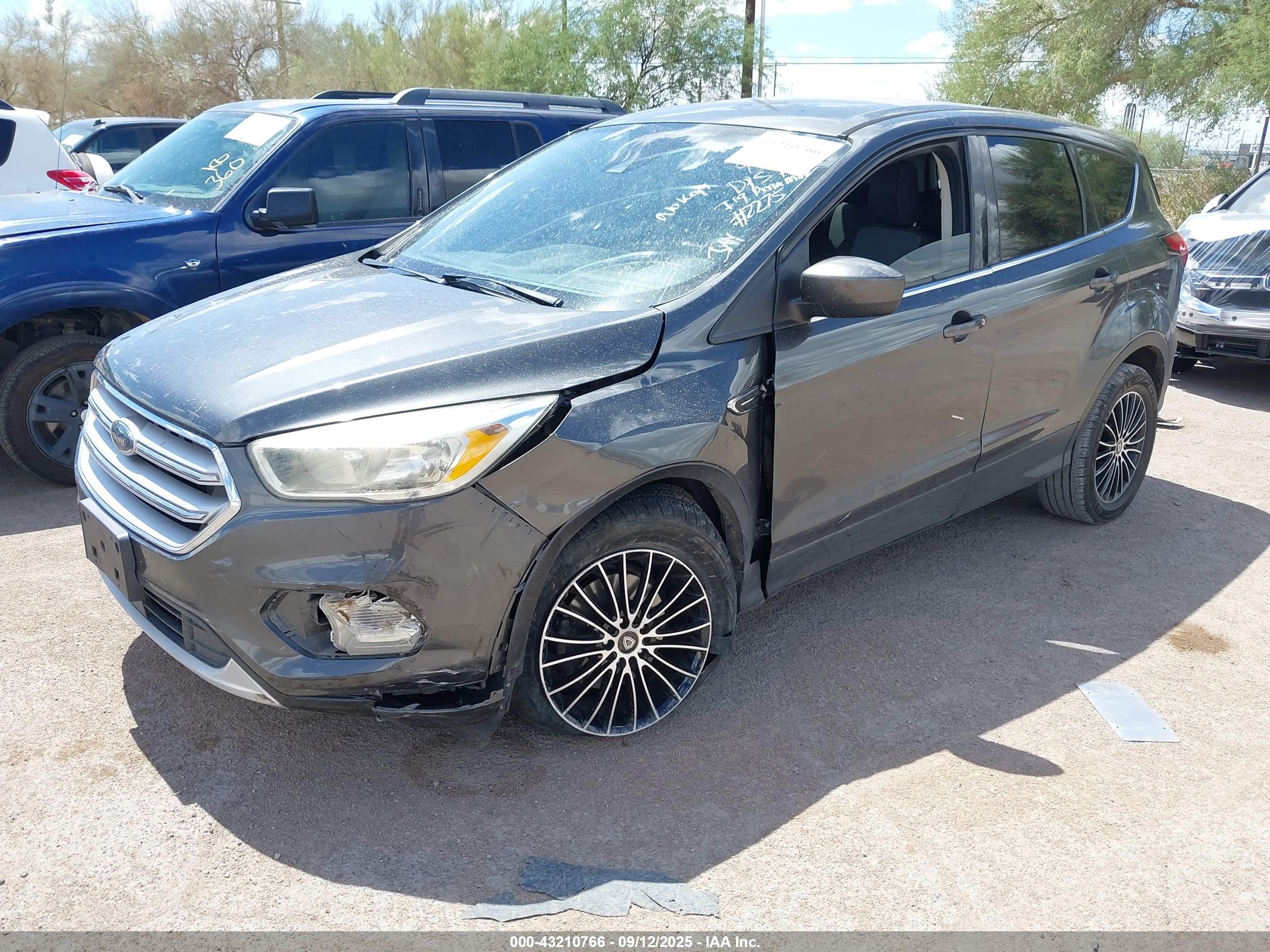 FORD ESCAPE image 2