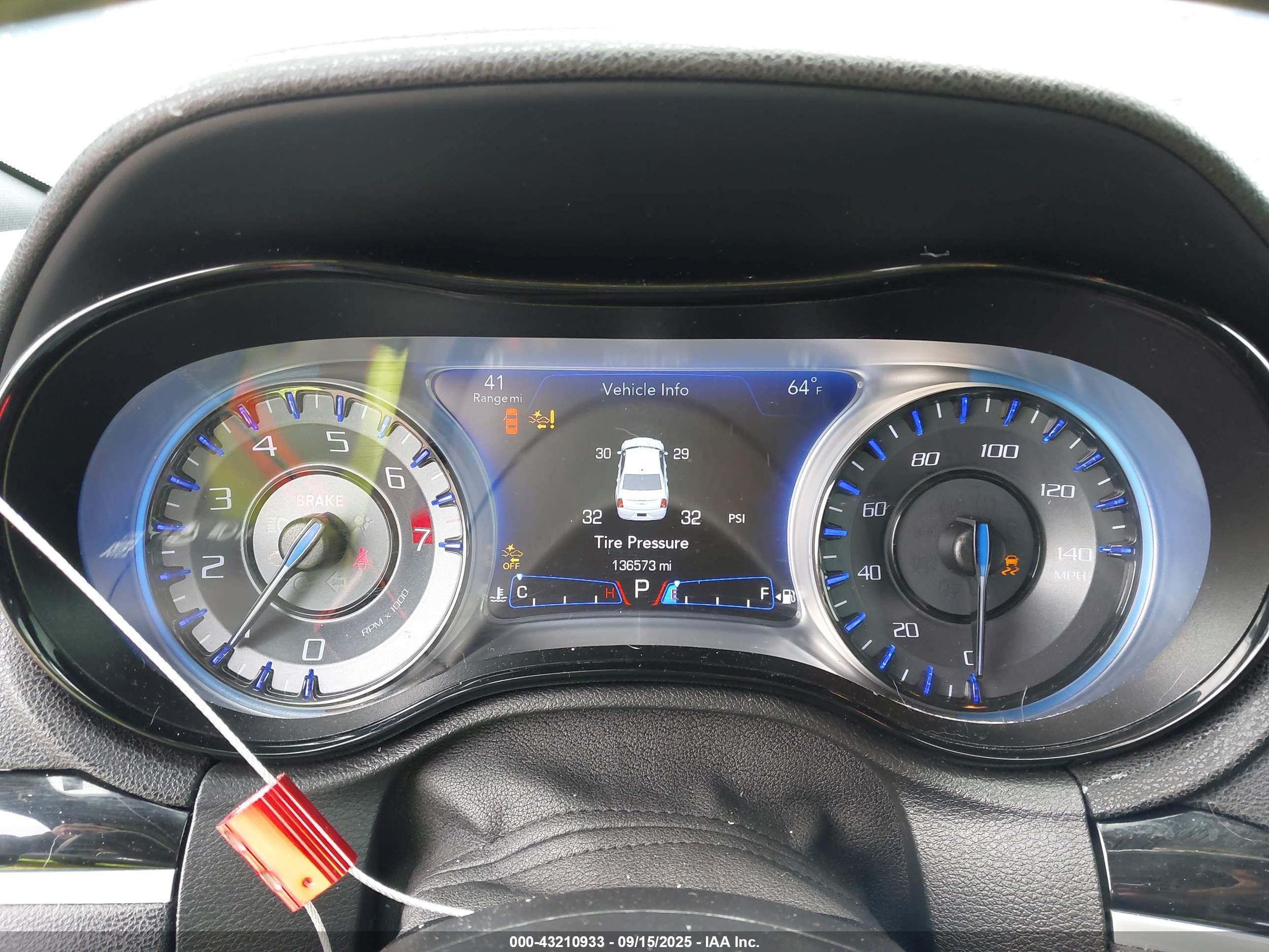 CHRYSLER 300 image 7