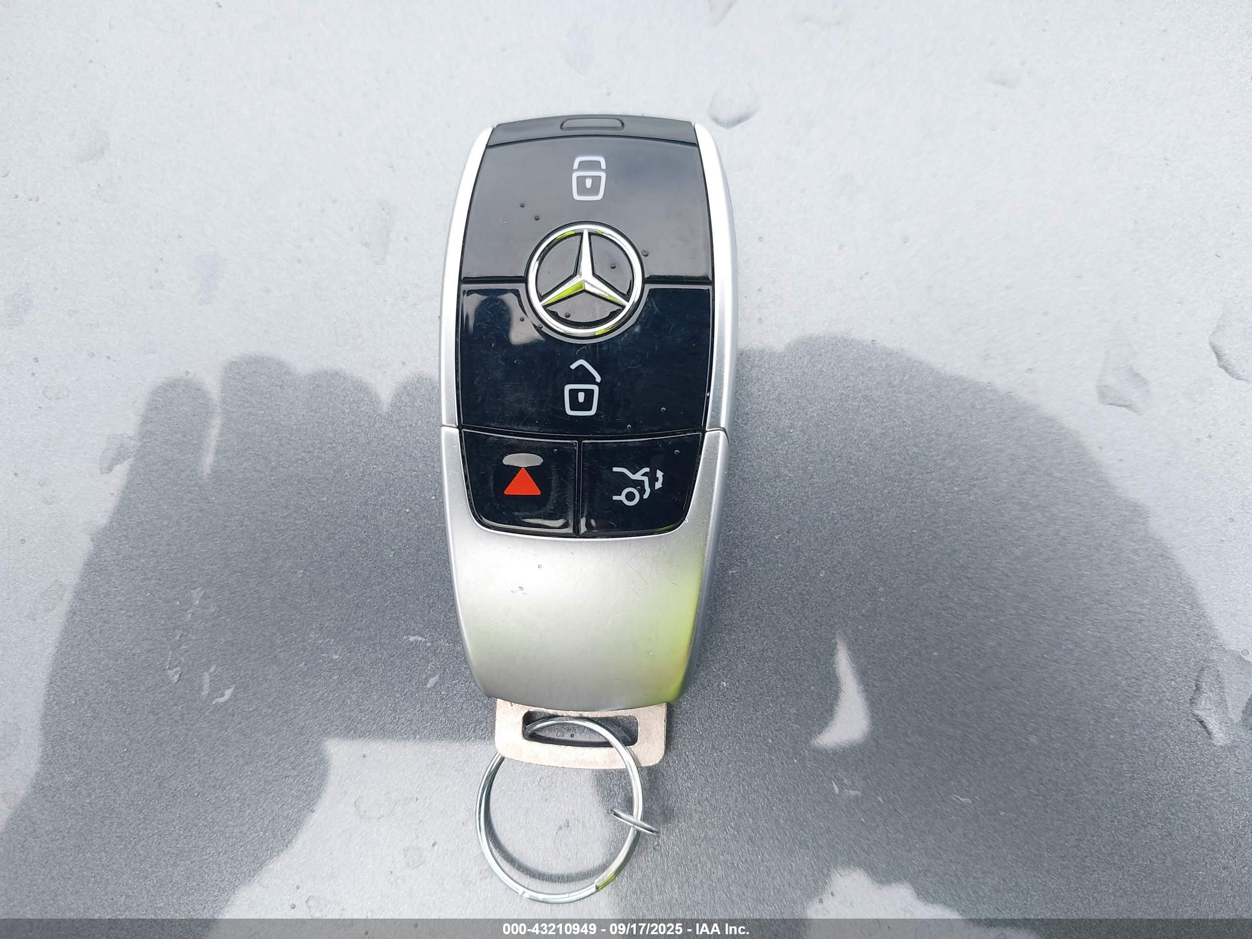 MERCEDES-BENZ E image 11