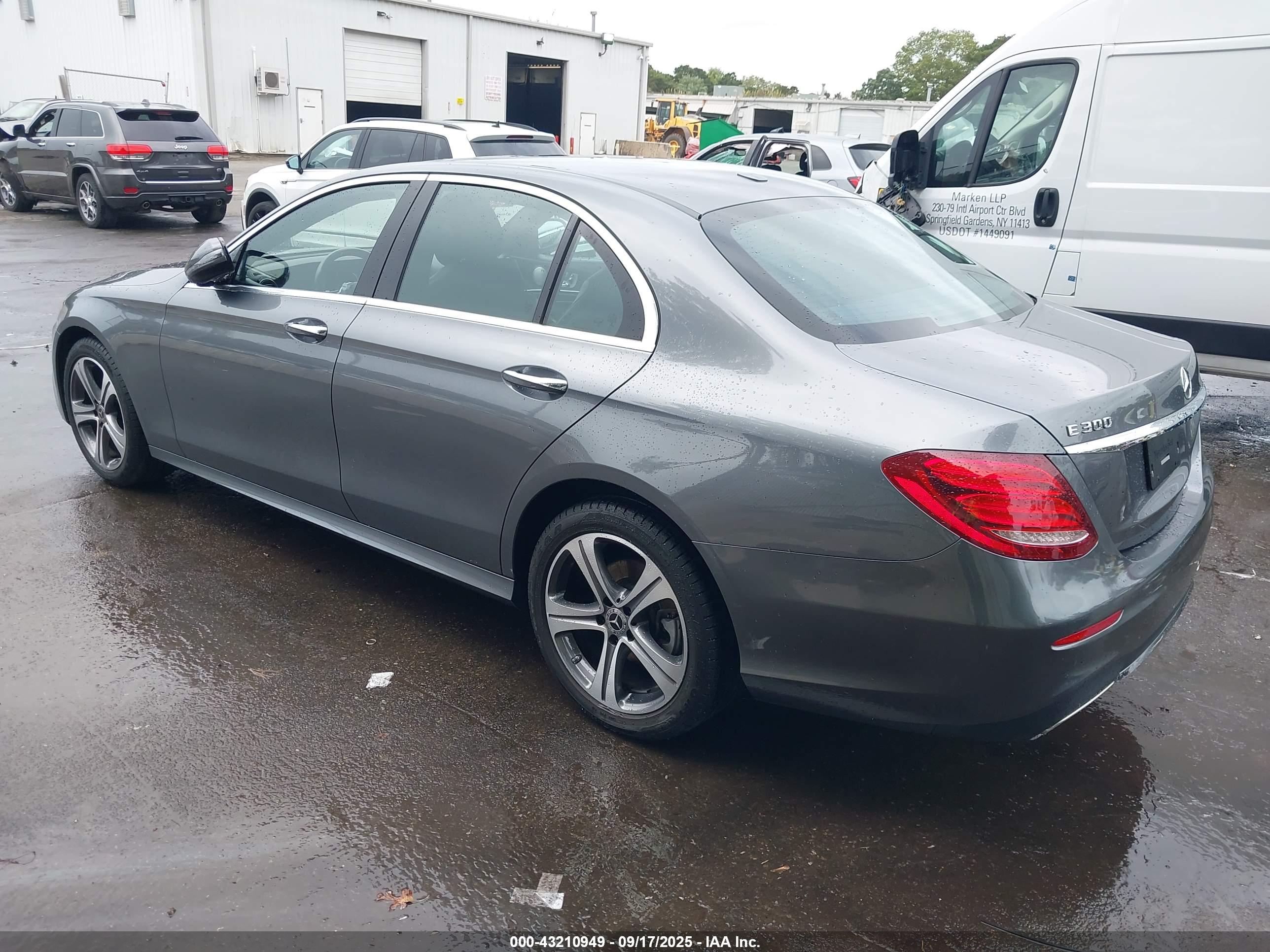 MERCEDES-BENZ E image 3