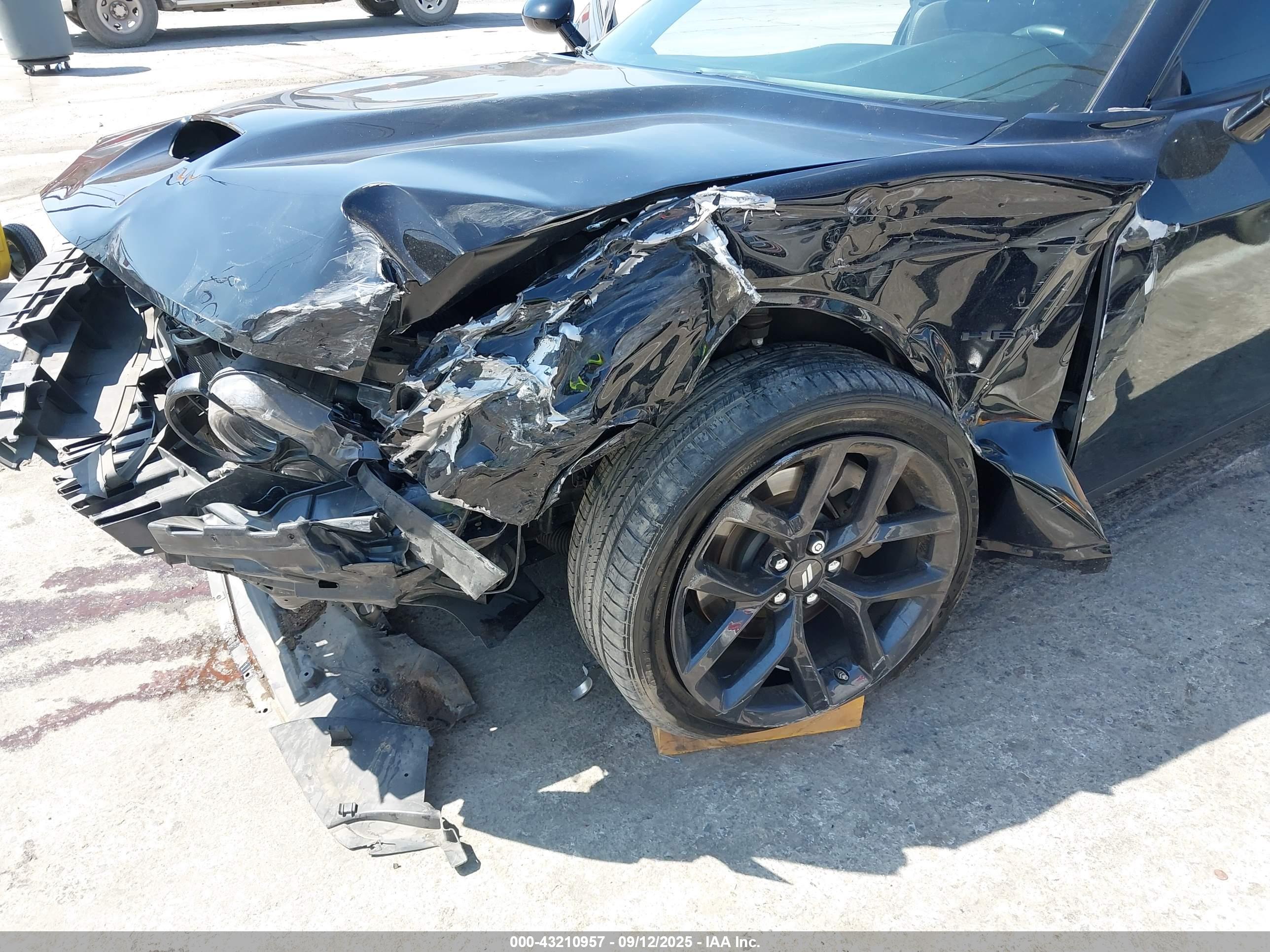 DODGE CHALLENGER image 6