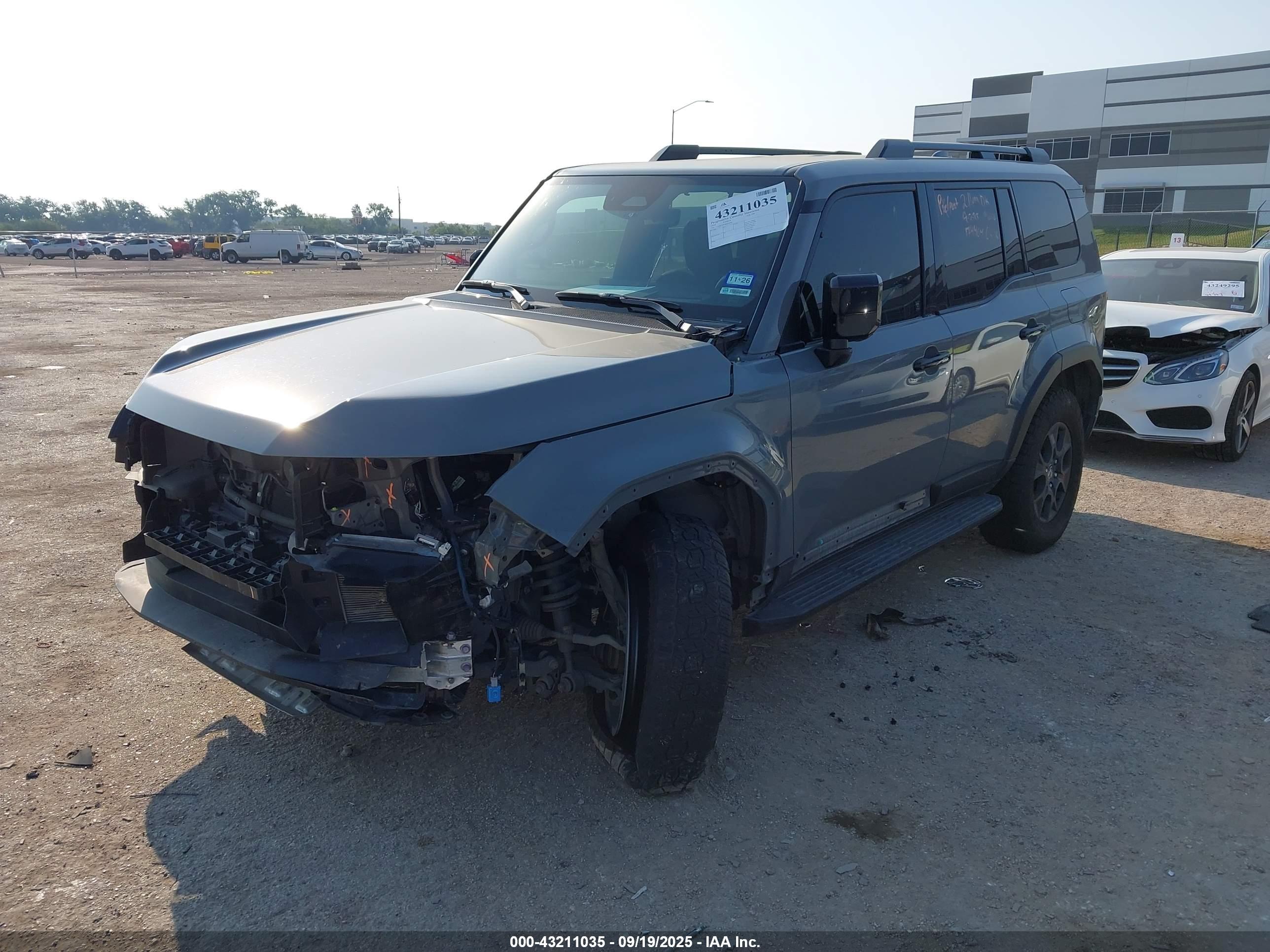 LEXUS GX image 2