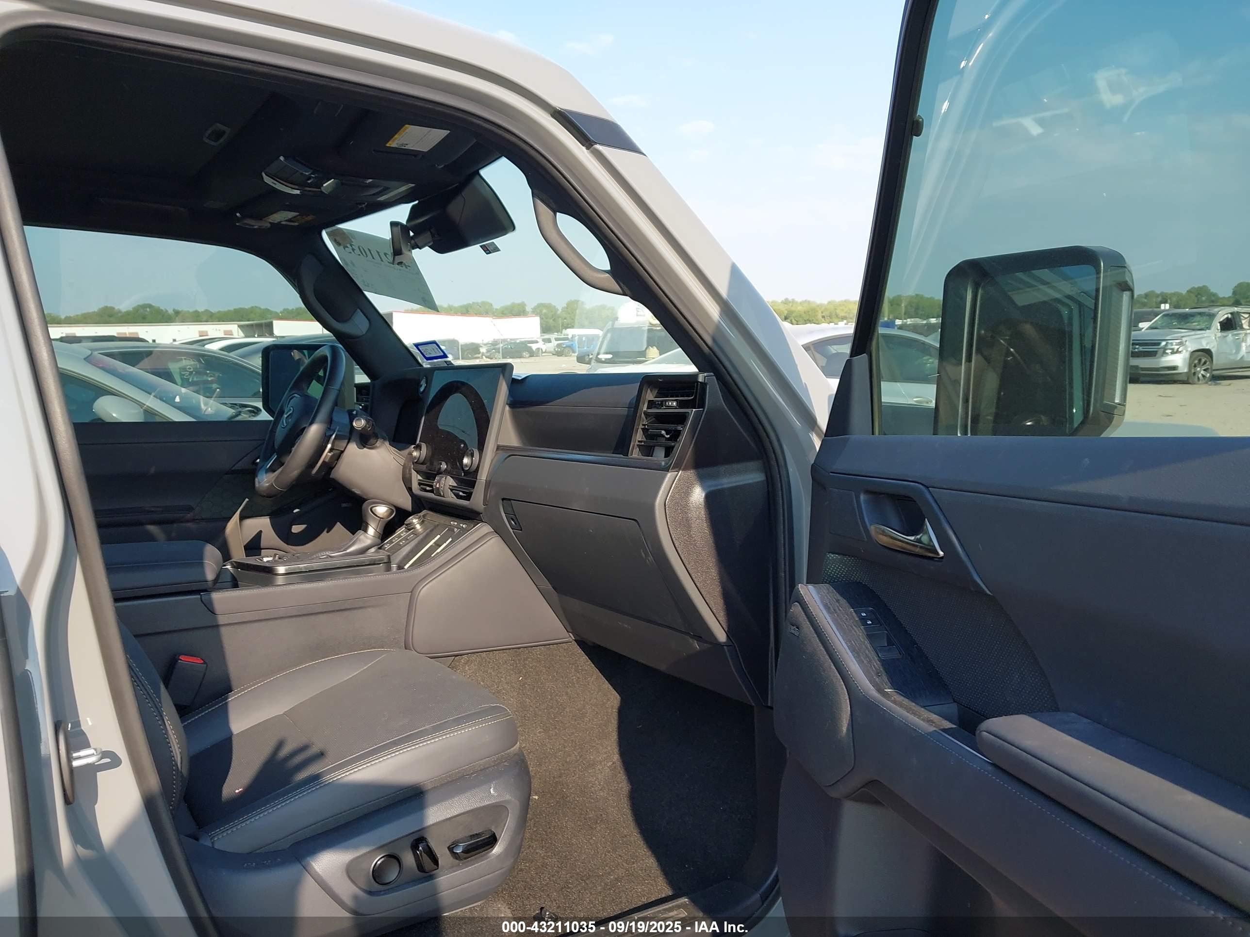 LEXUS GX image 5