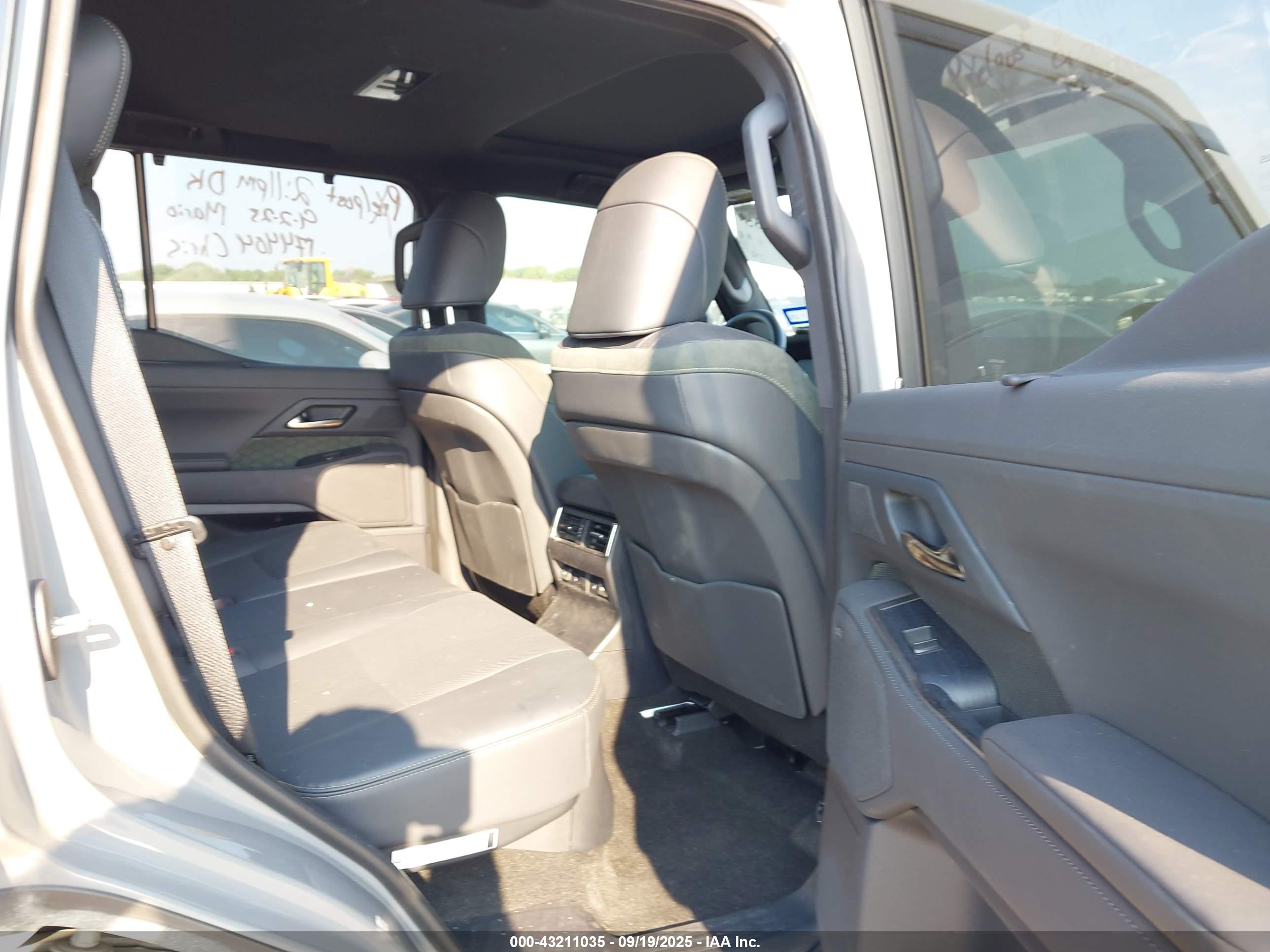 LEXUS GX image 8