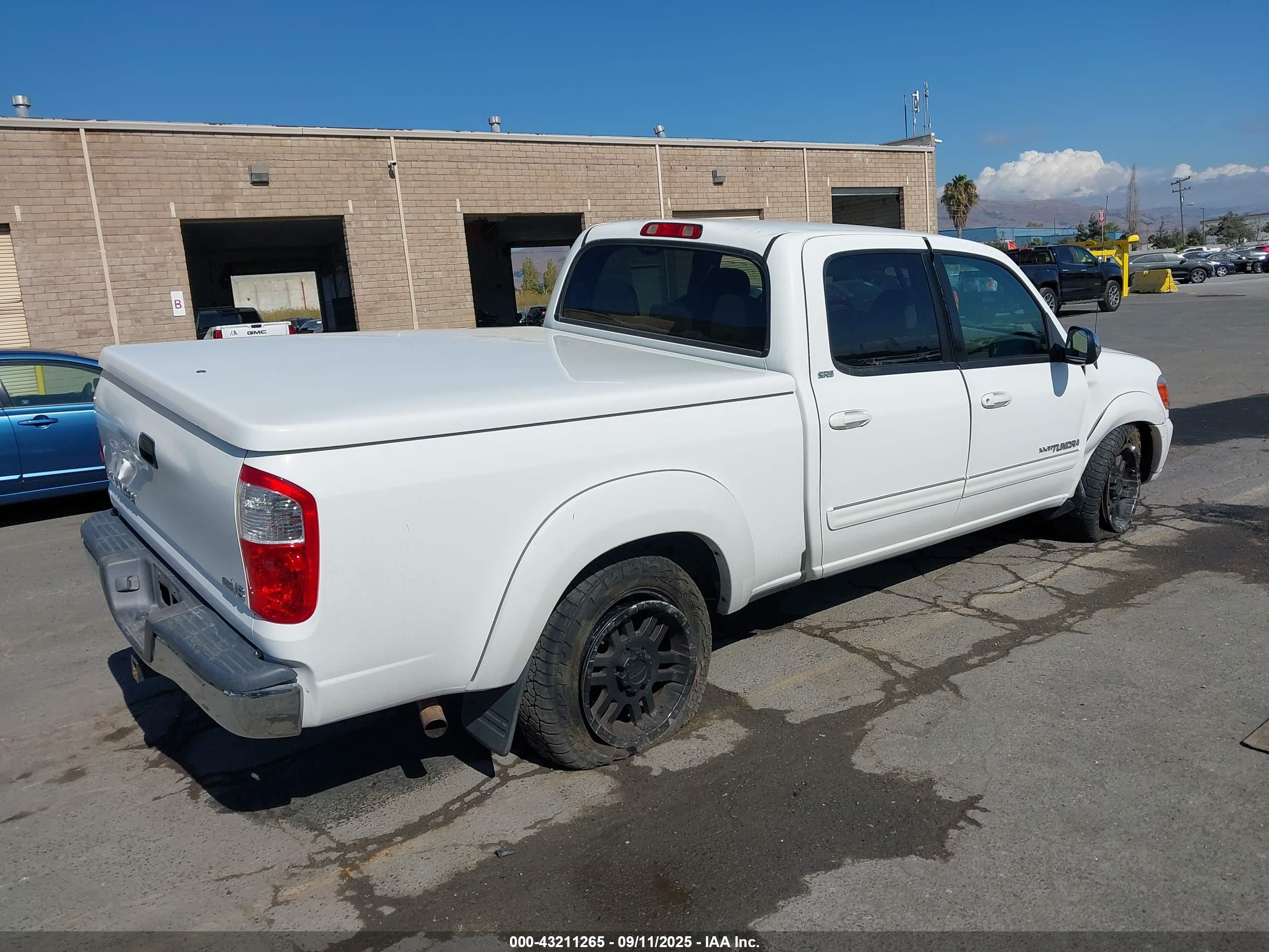 TOYOTA TUNDRA image 4
