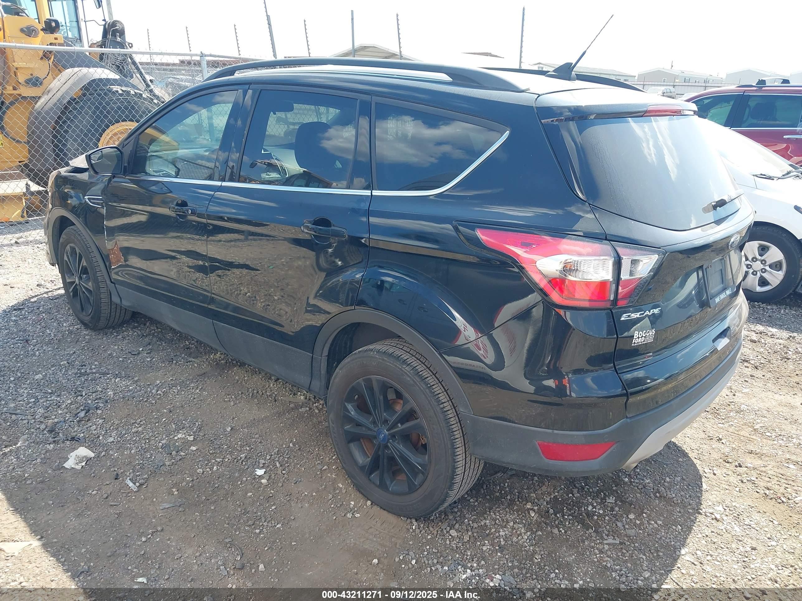 FORD ESCAPE image 3