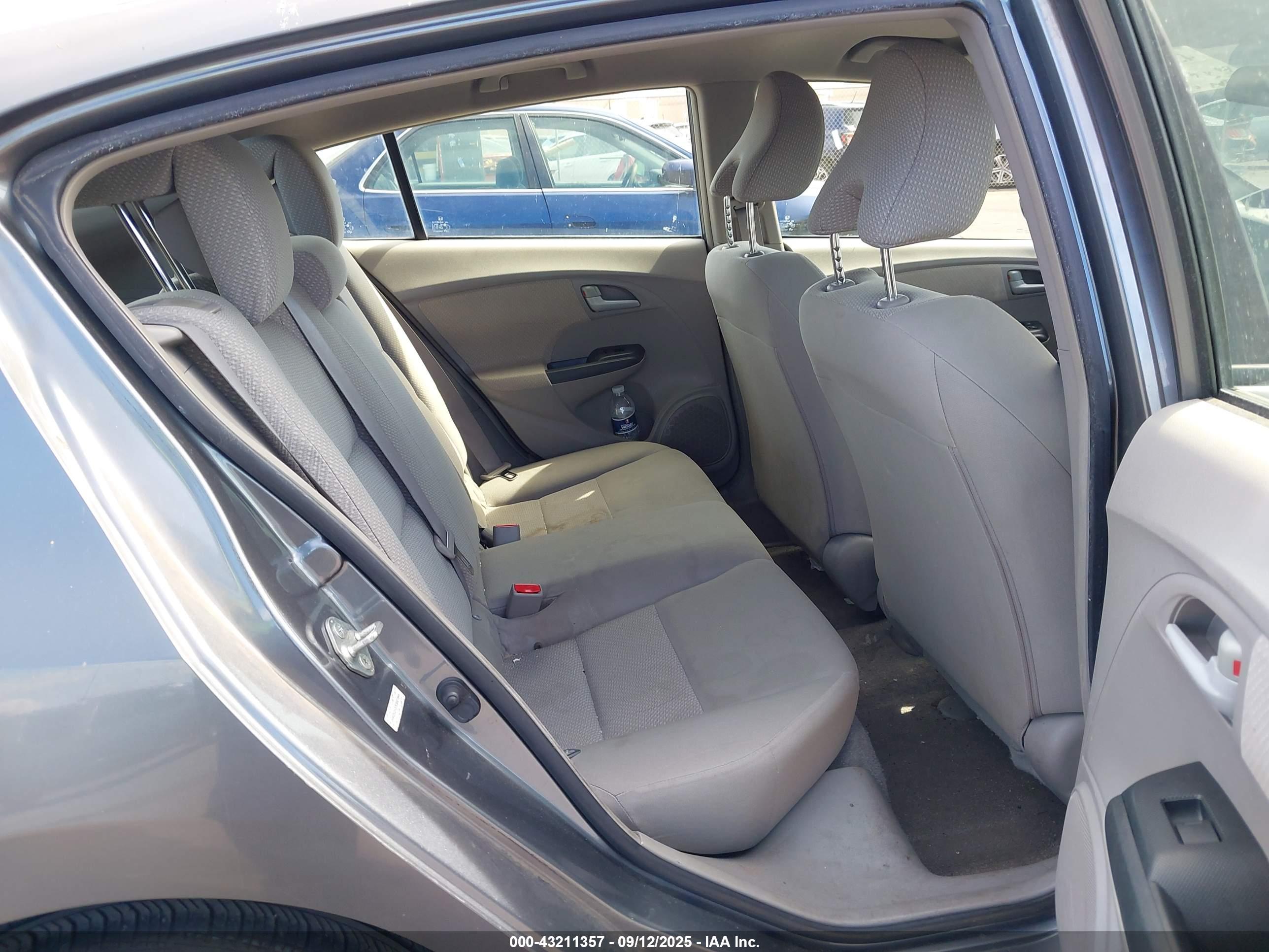 HONDA INSIGHT image 8