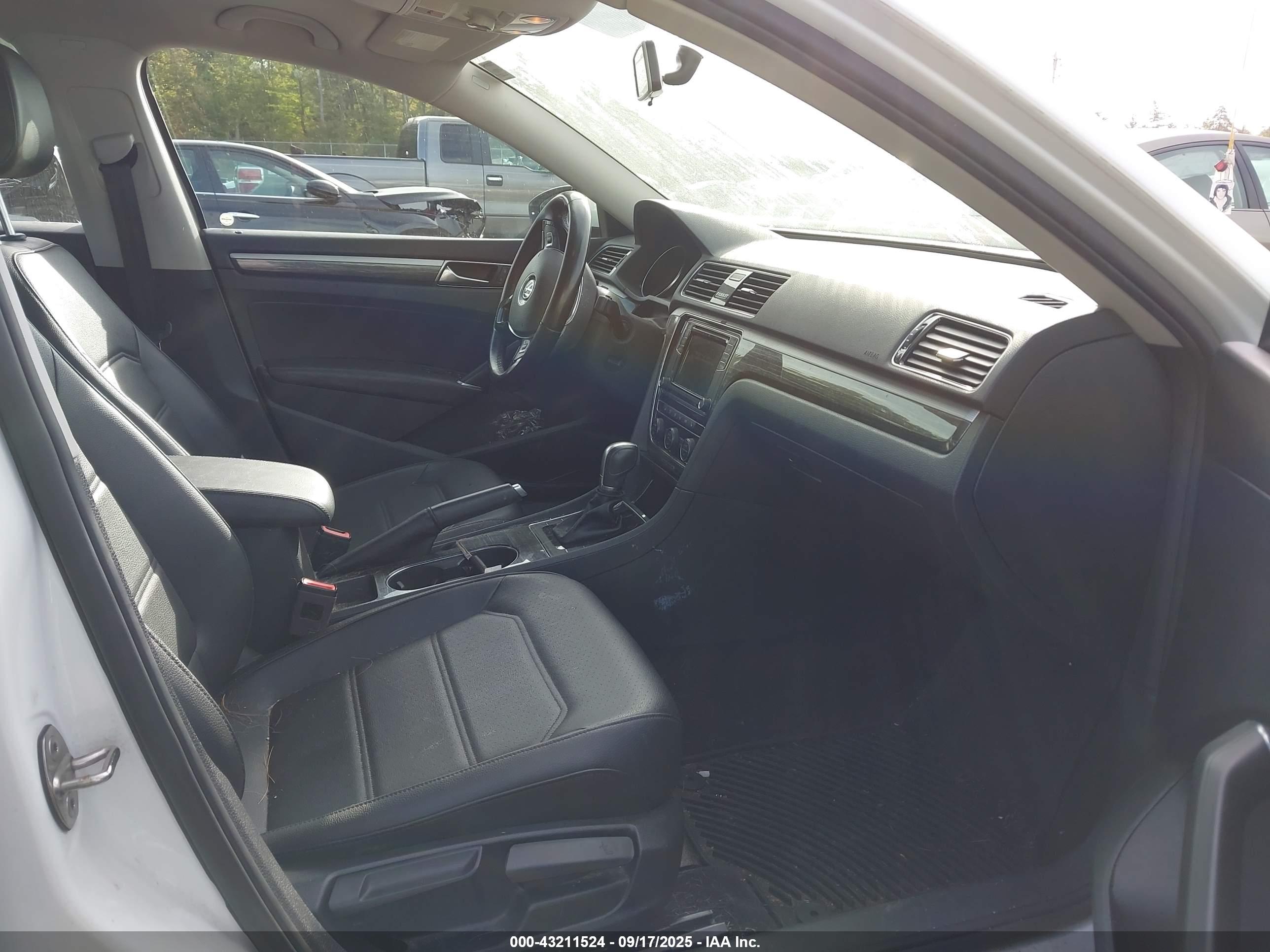 VOLKSWAGEN PASSAT image 5