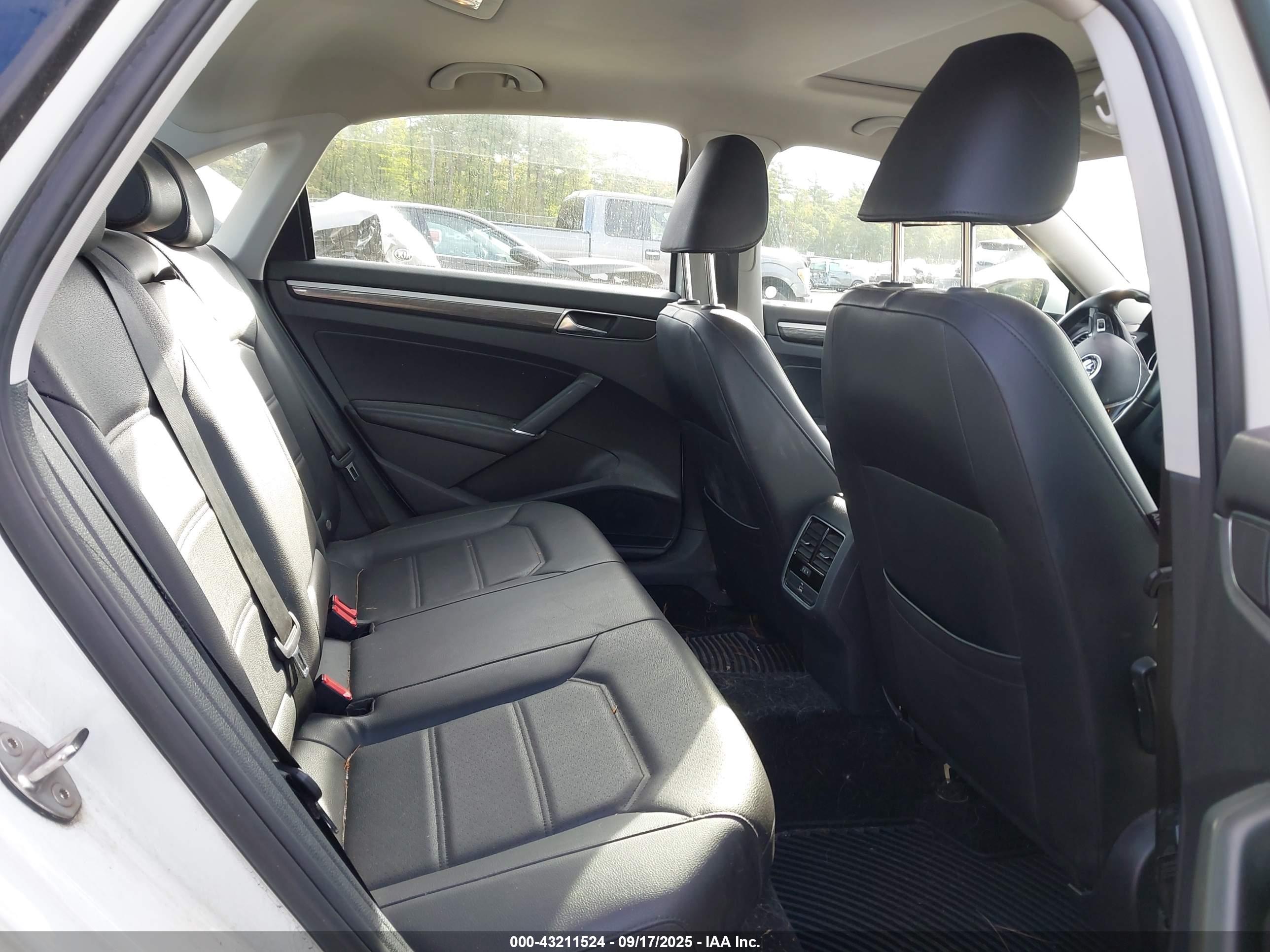VOLKSWAGEN PASSAT image 8