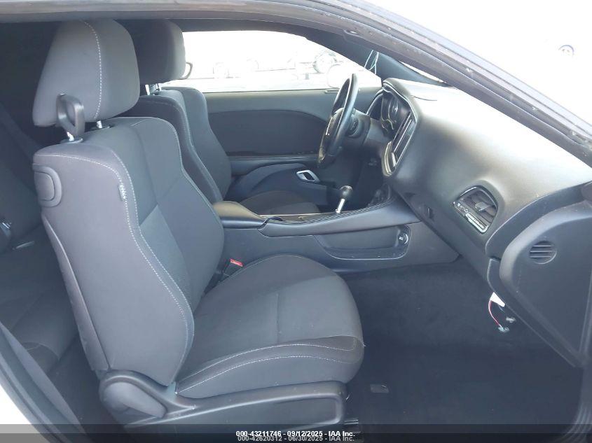 DODGE CHALLENGER image 5