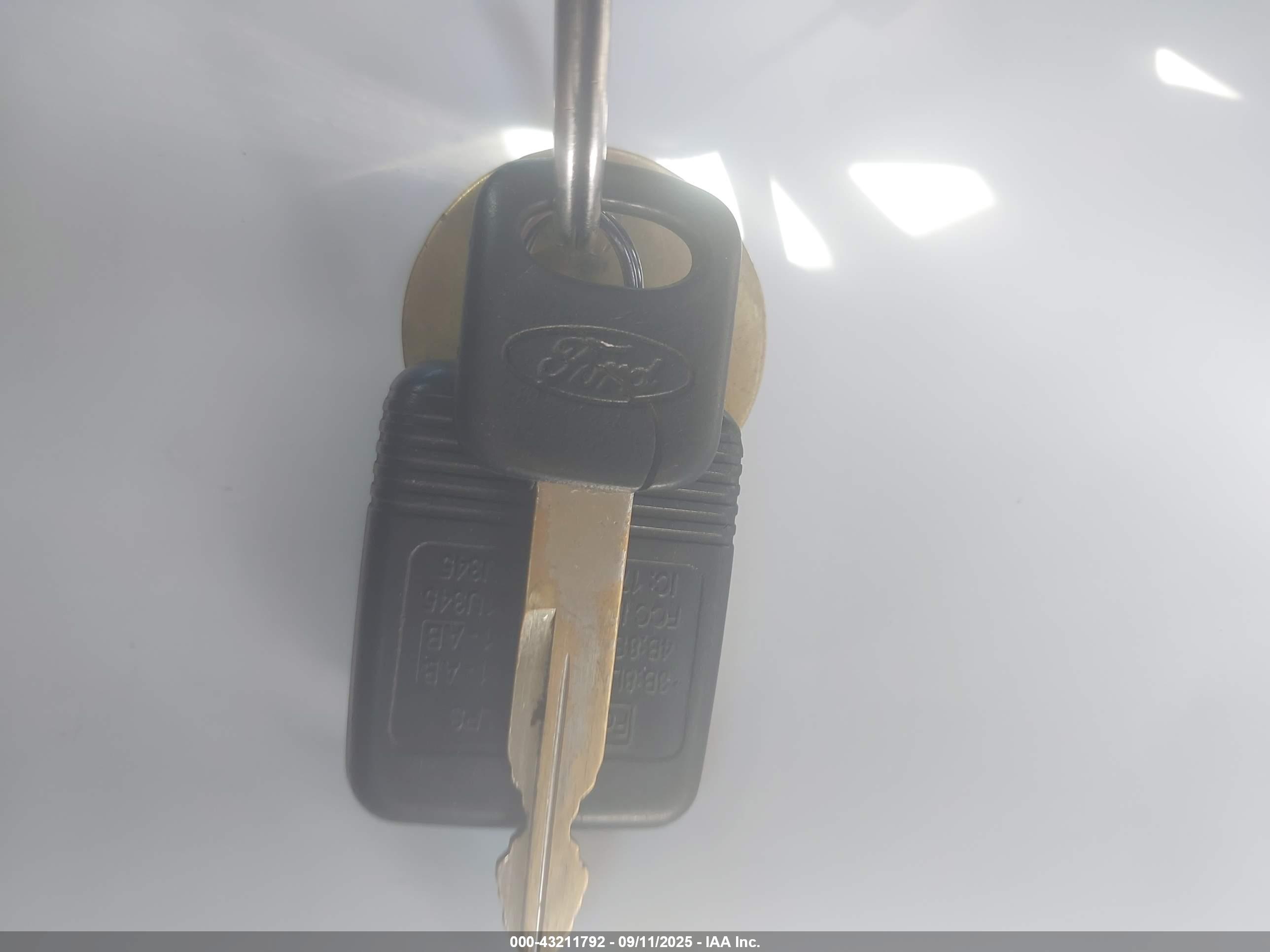 FORD E-350 image 11