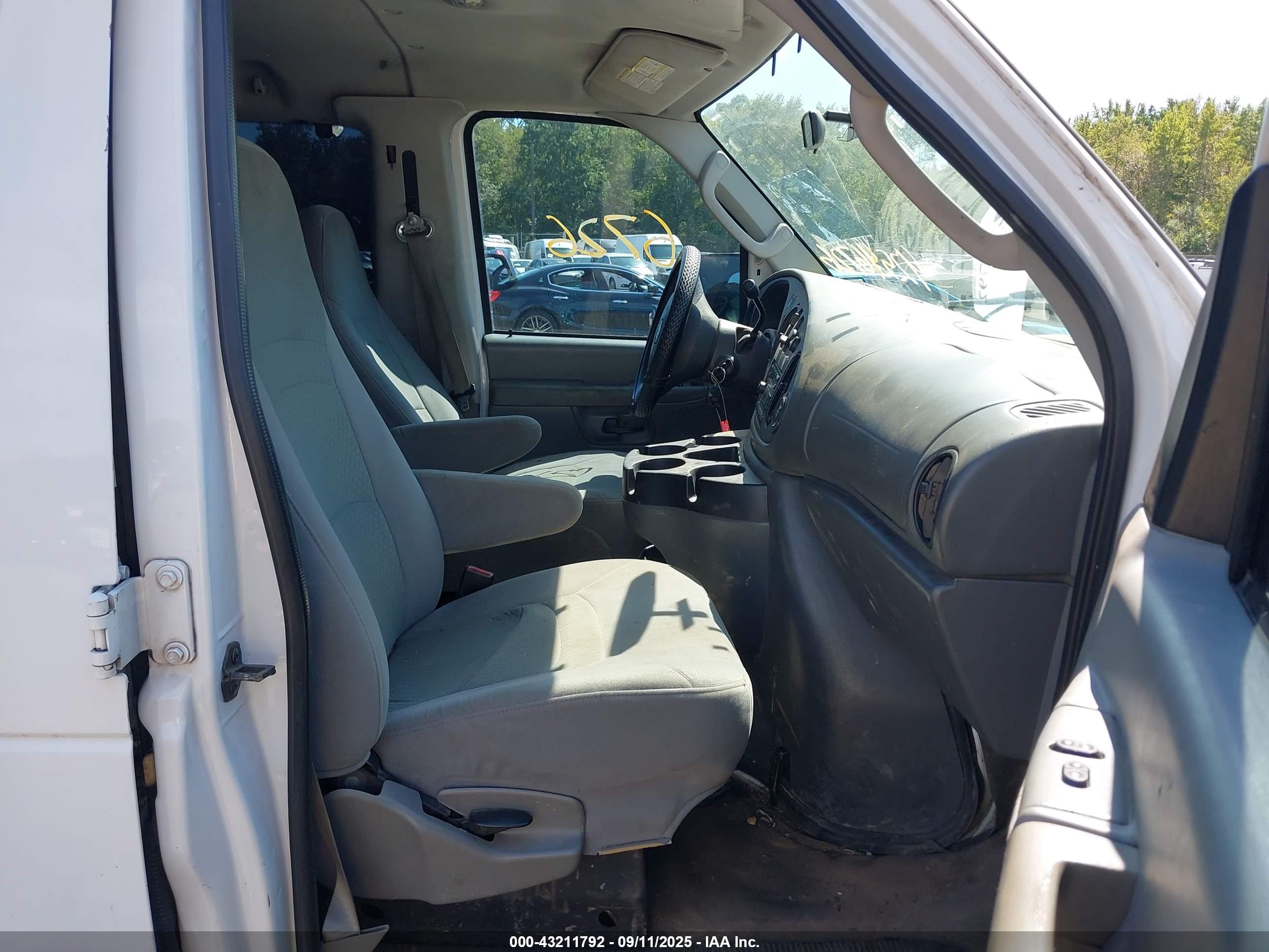 FORD E-350 image 5