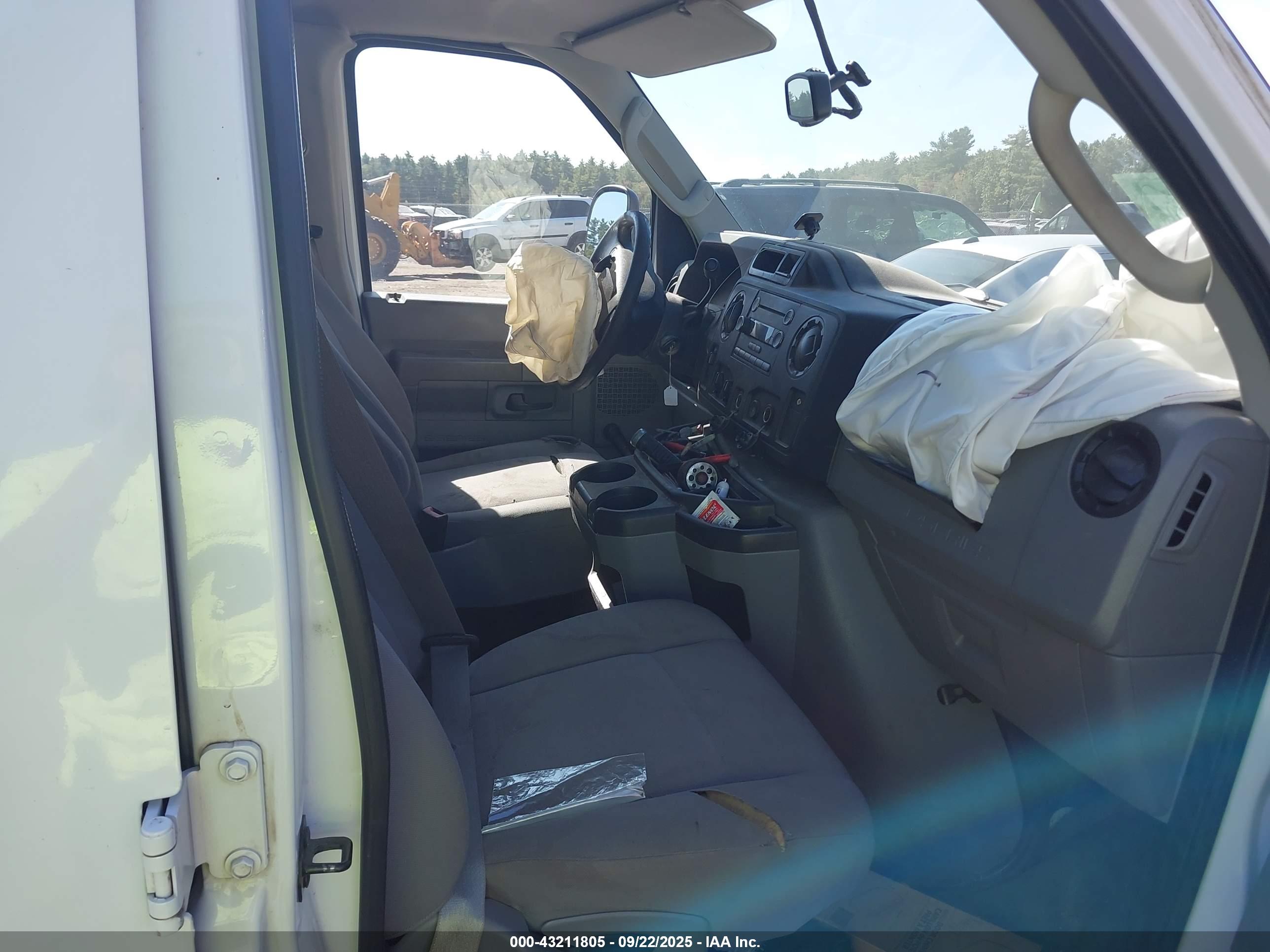 FORD E-150 image 5