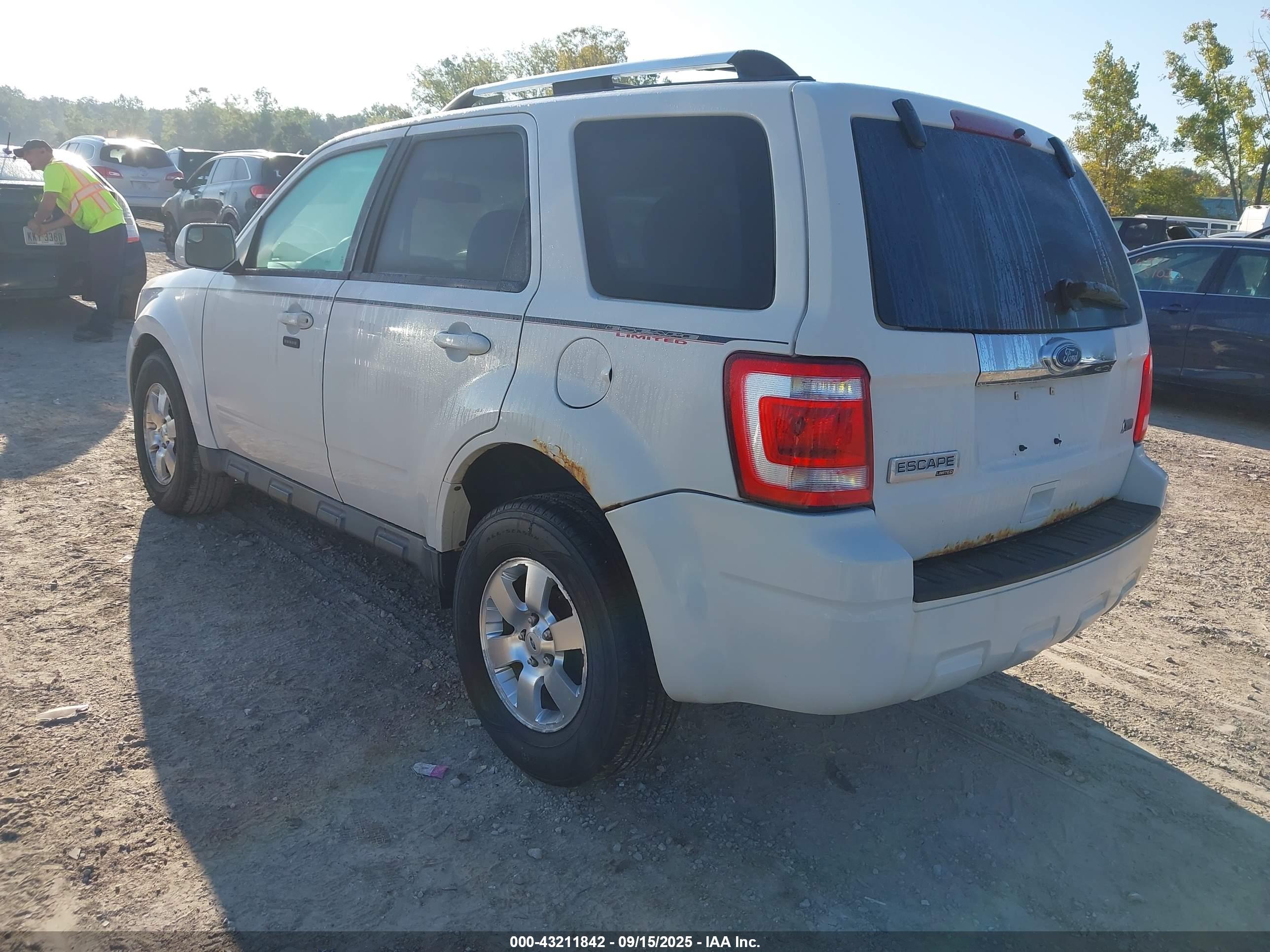 FORD ESCAPE image 3