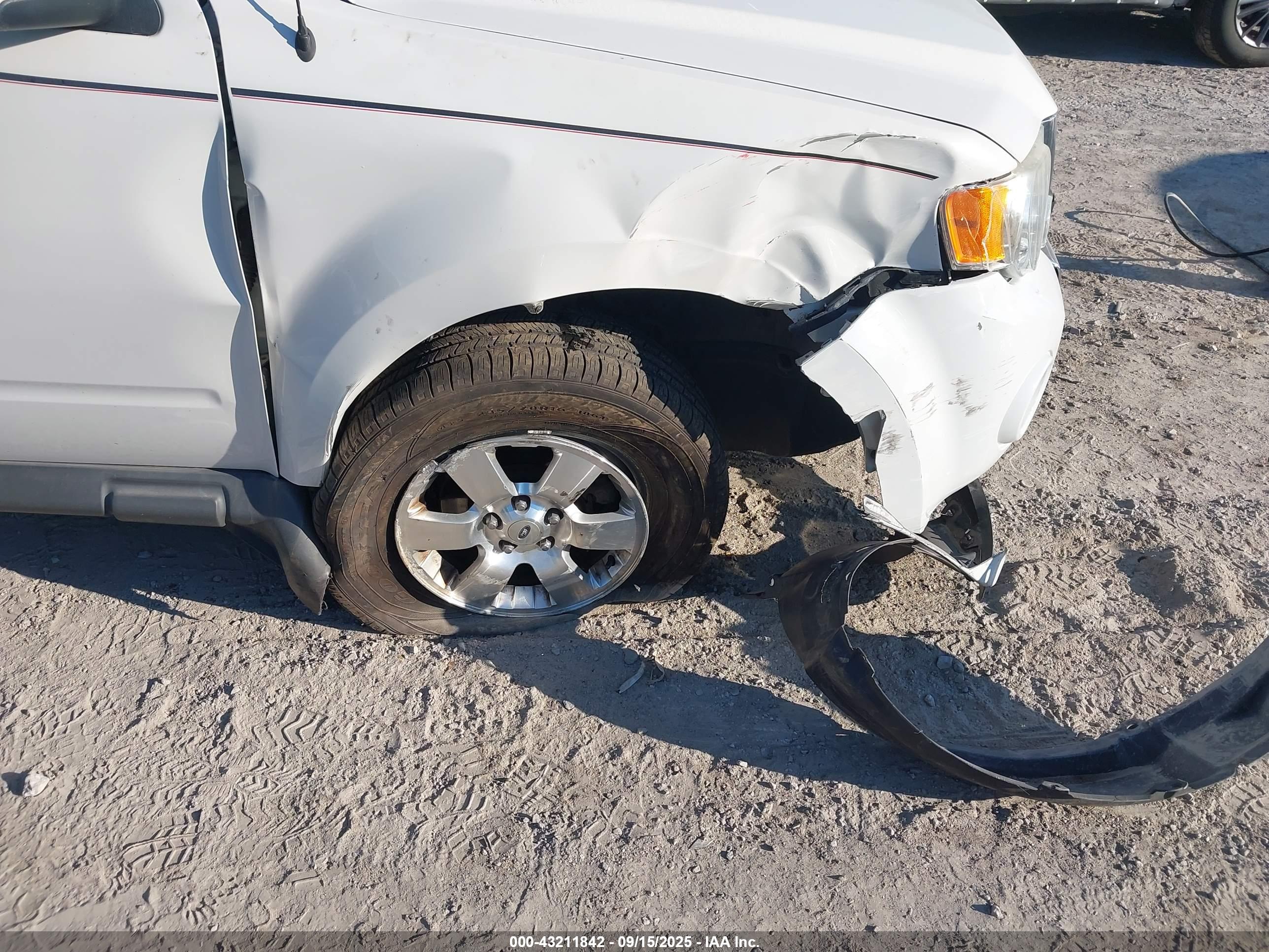 FORD ESCAPE image 6