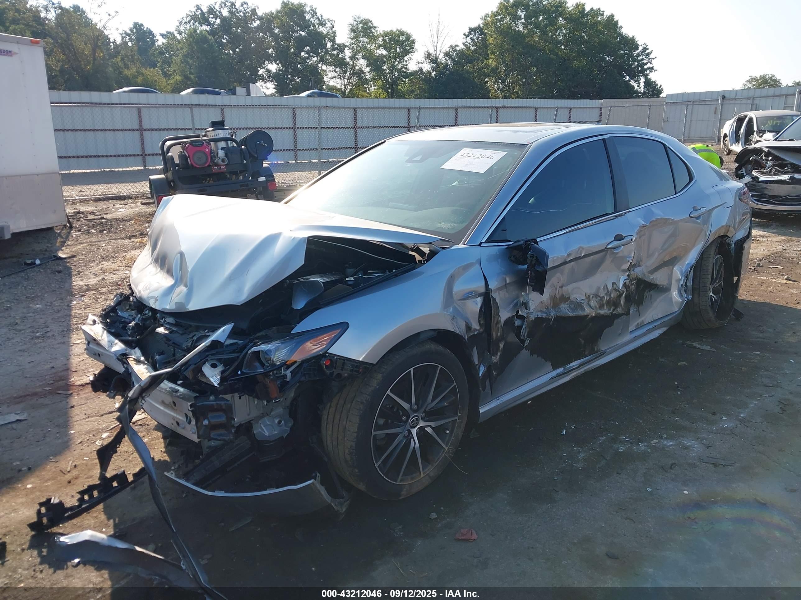 TOYOTA CAMRY image 6