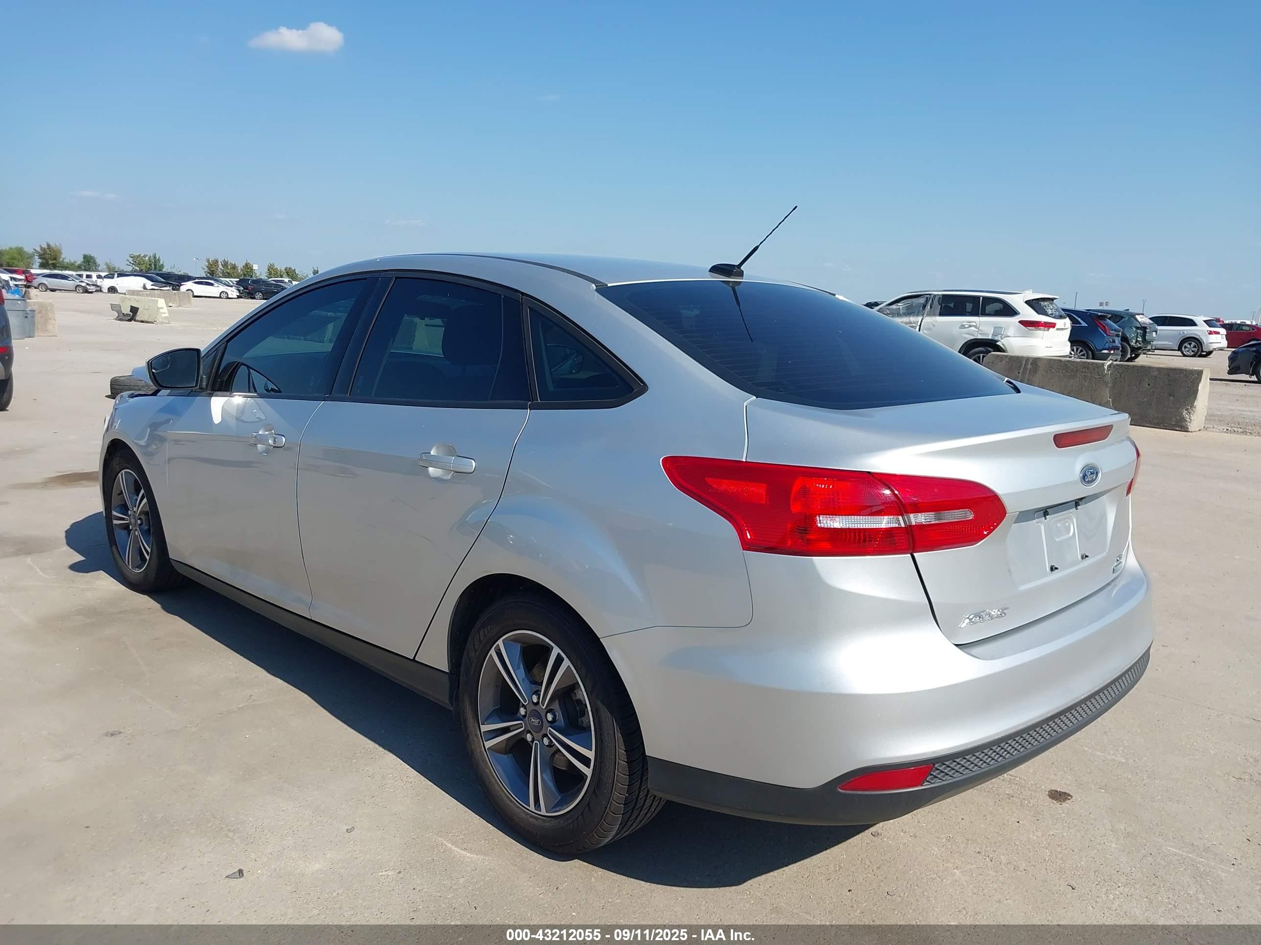 FORD FOCUS image 3