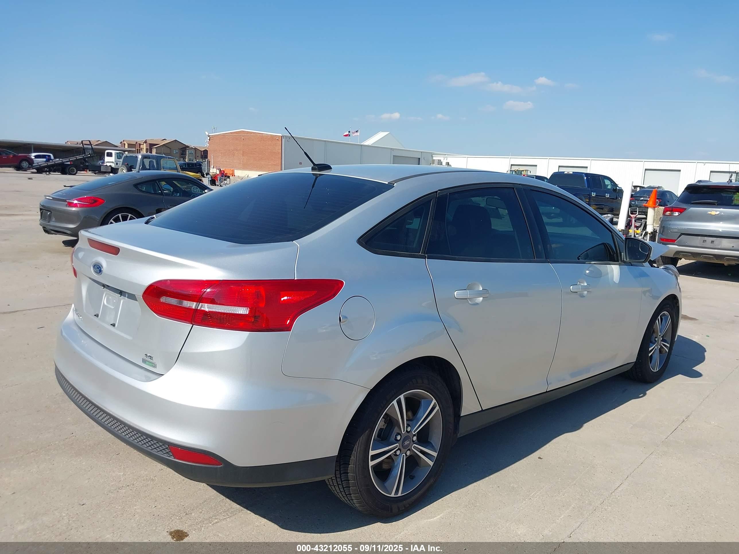 FORD FOCUS image 4