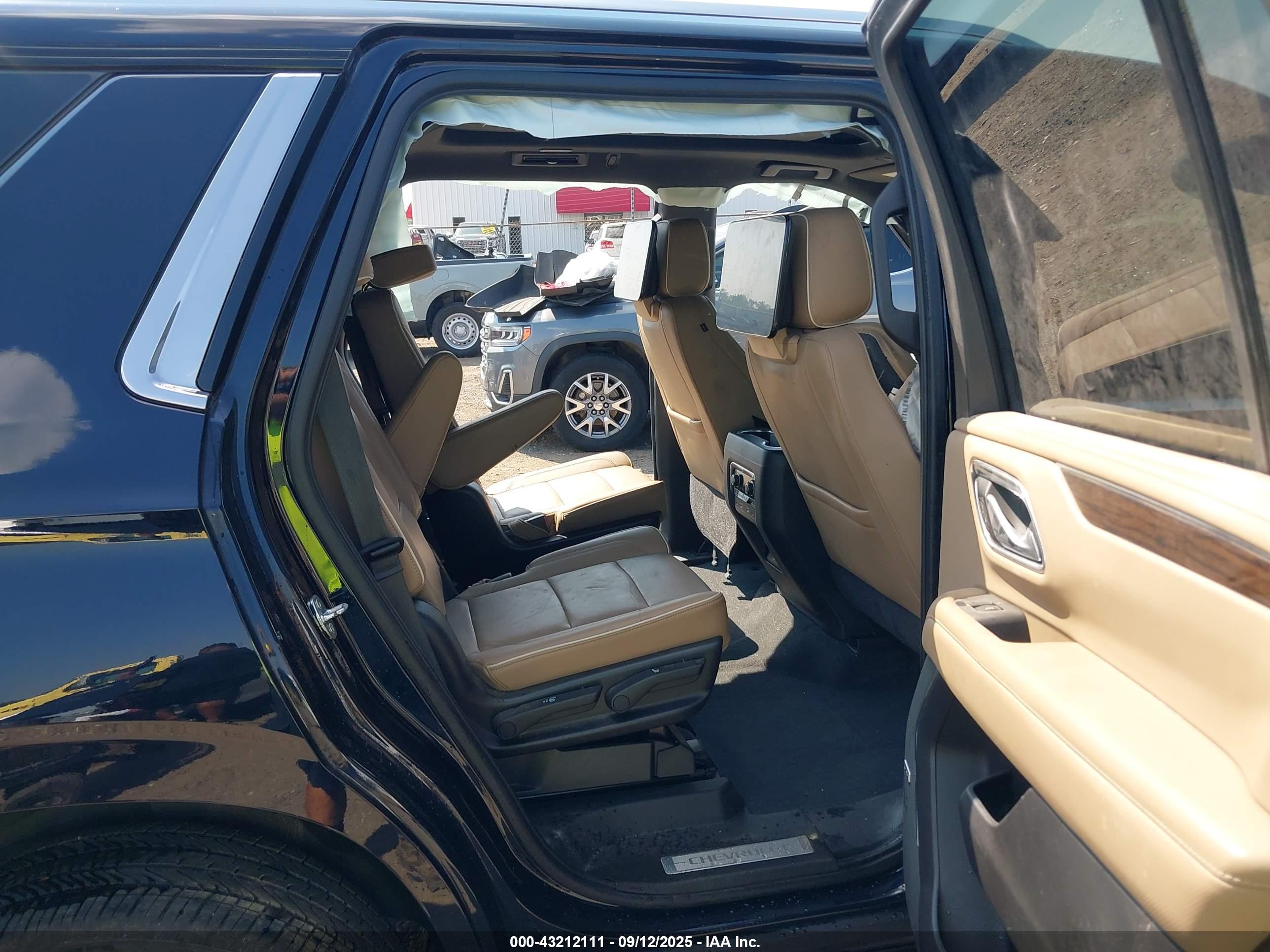 CHEVROLET TAHOE image 8