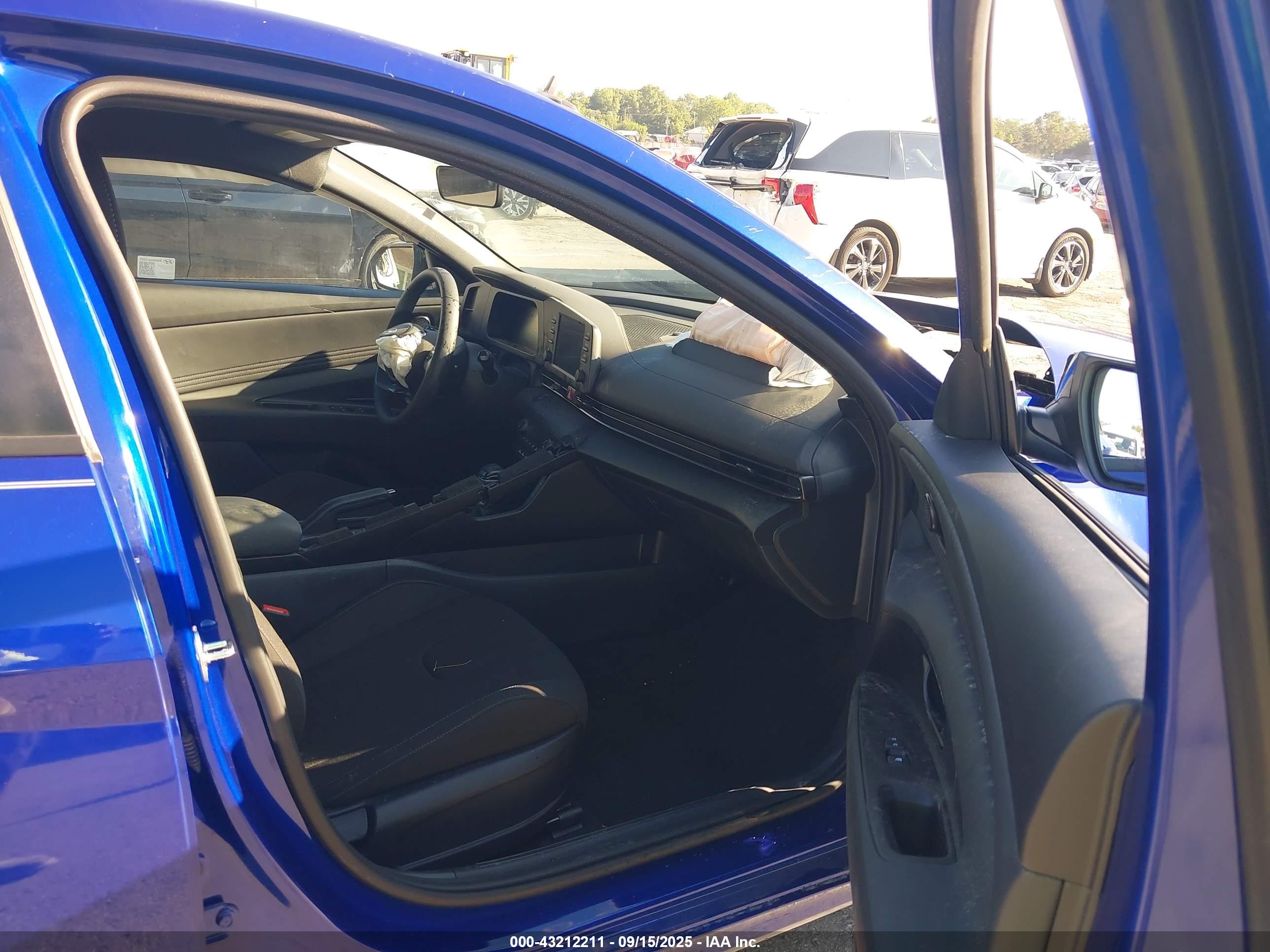 HYUNDAI ELANTRA image 5