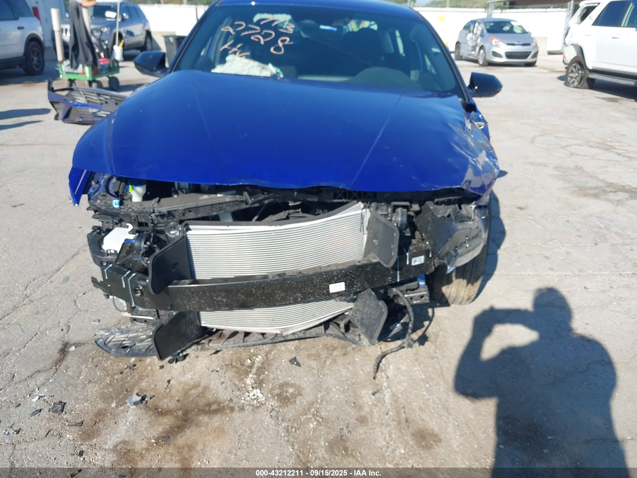 HYUNDAI ELANTRA image 6