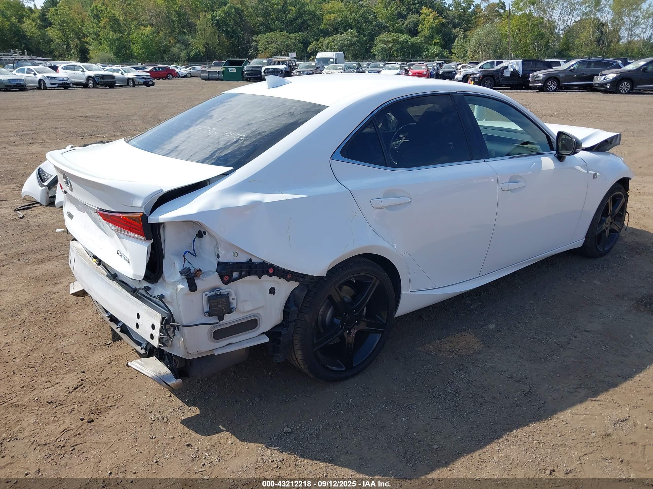 LEXUS IS image 4