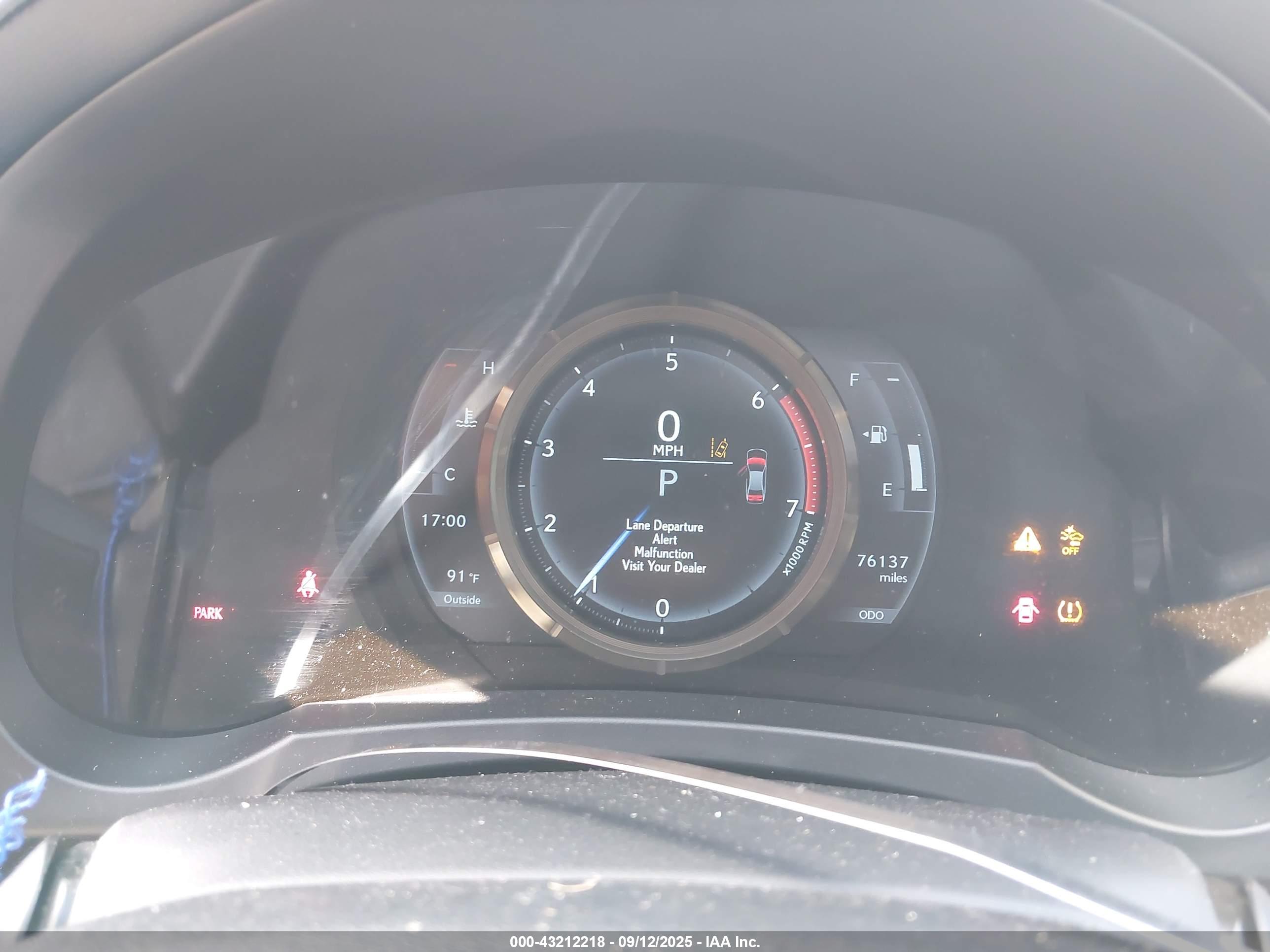 LEXUS IS image 7