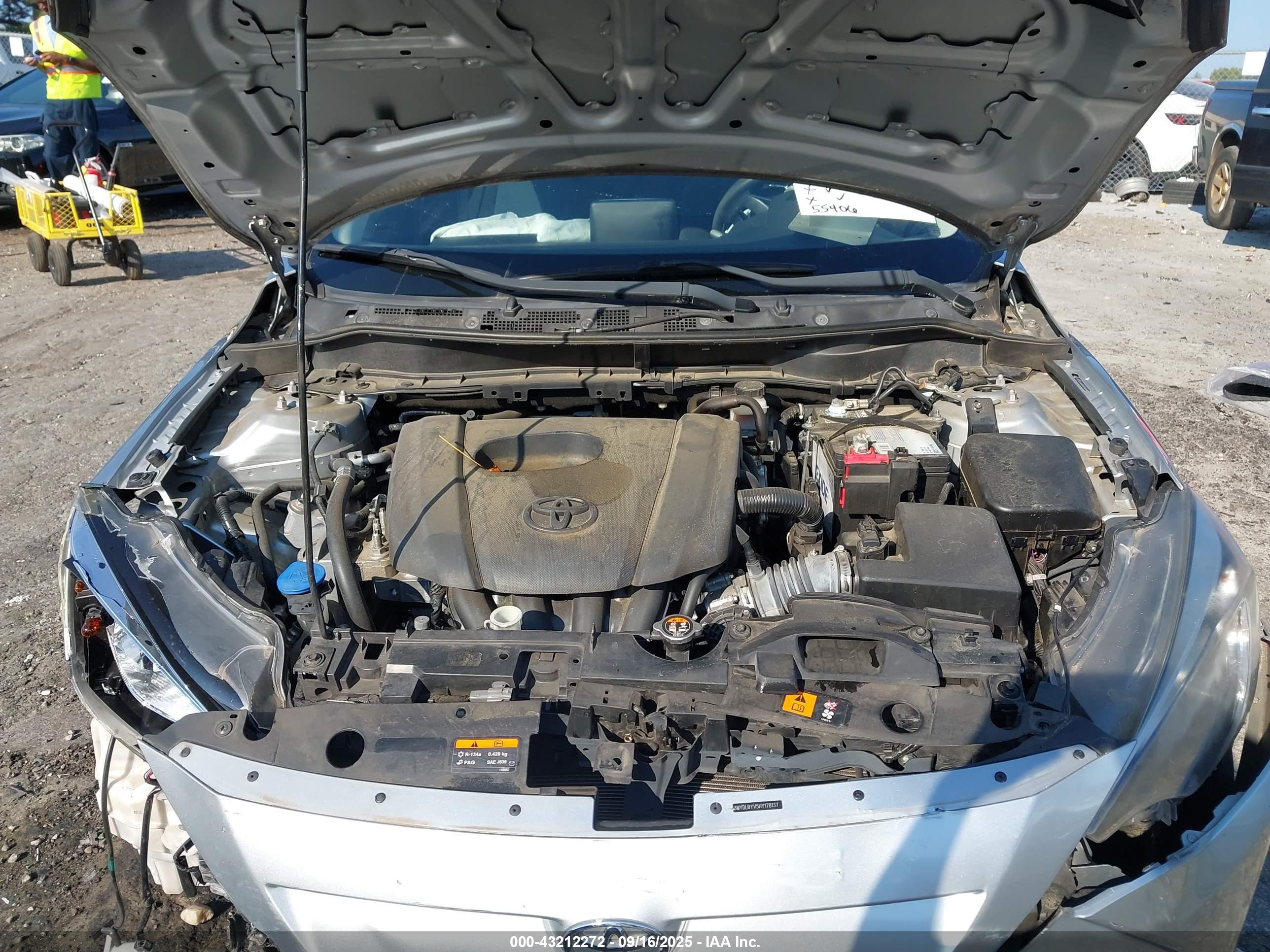 TOYOTA YARIS image 10