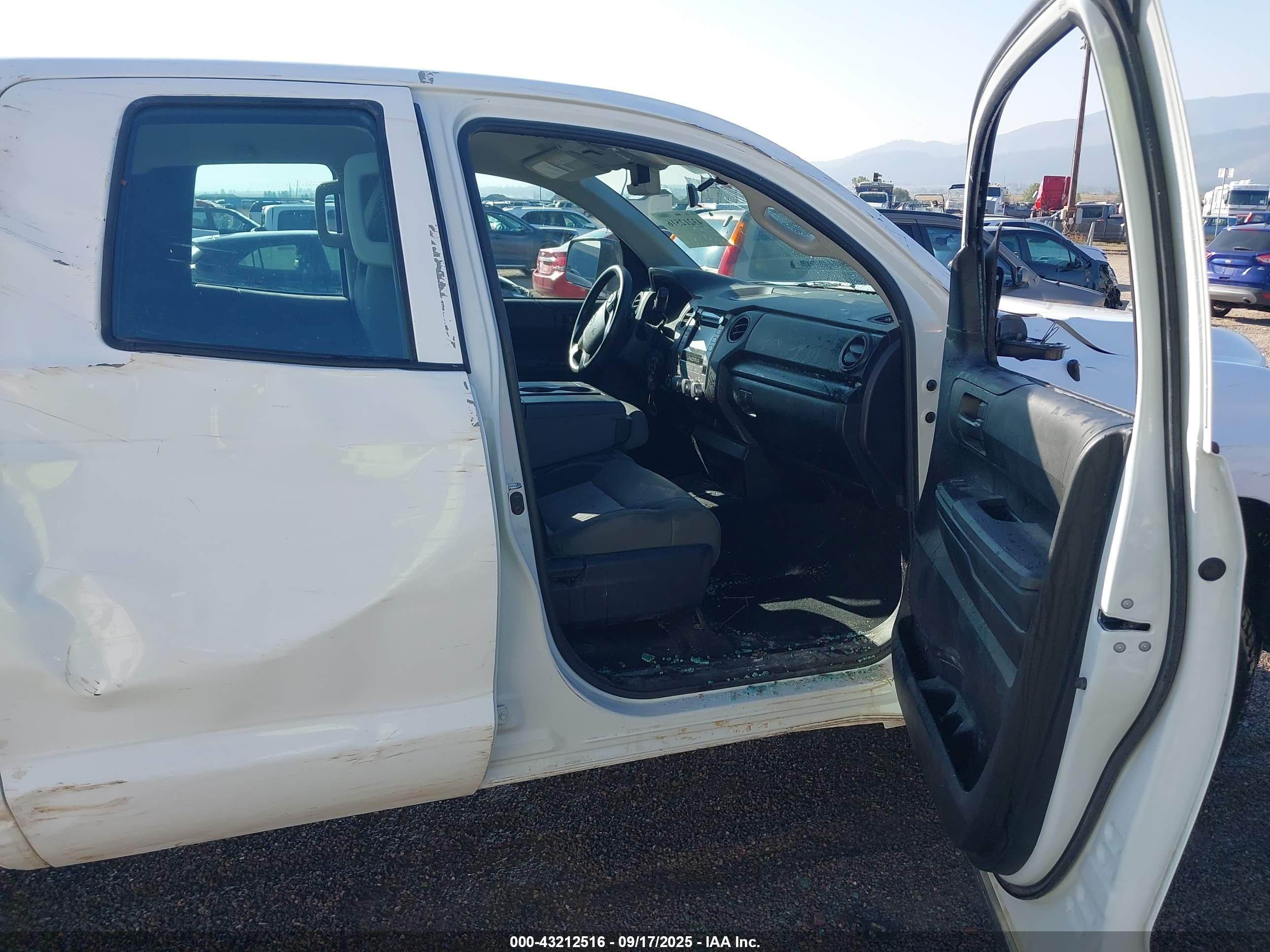 TOYOTA TUNDRA image 5