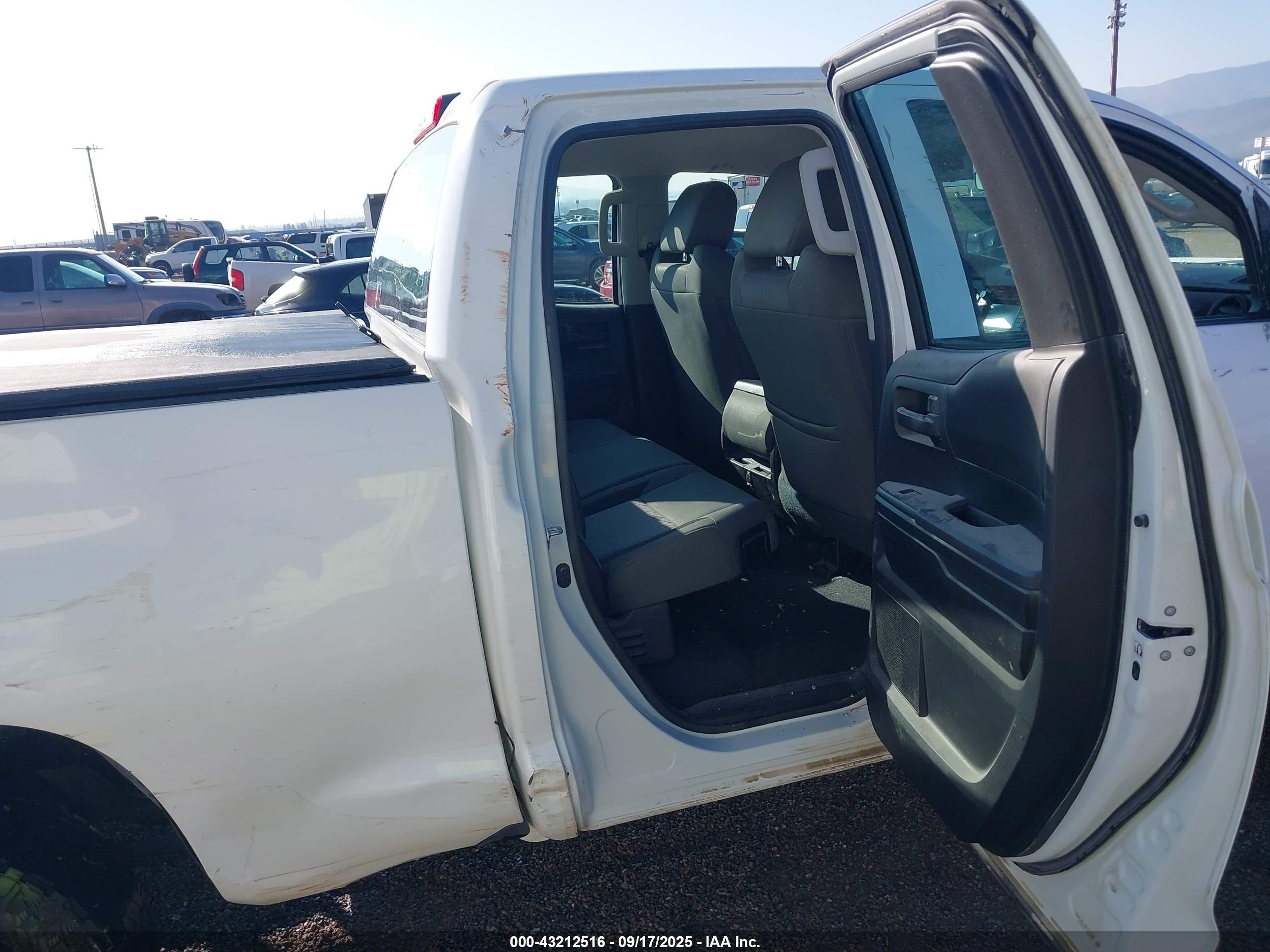 TOYOTA TUNDRA image 8
