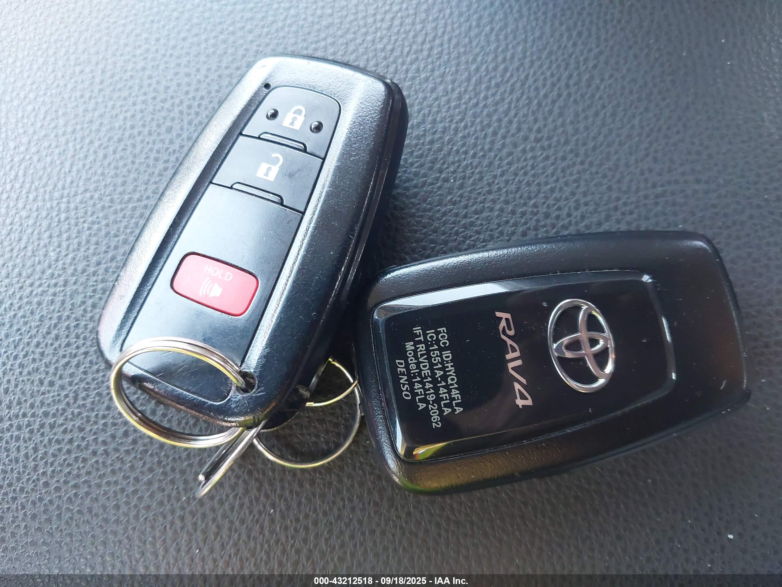 TOYOTA RAV4 image 11