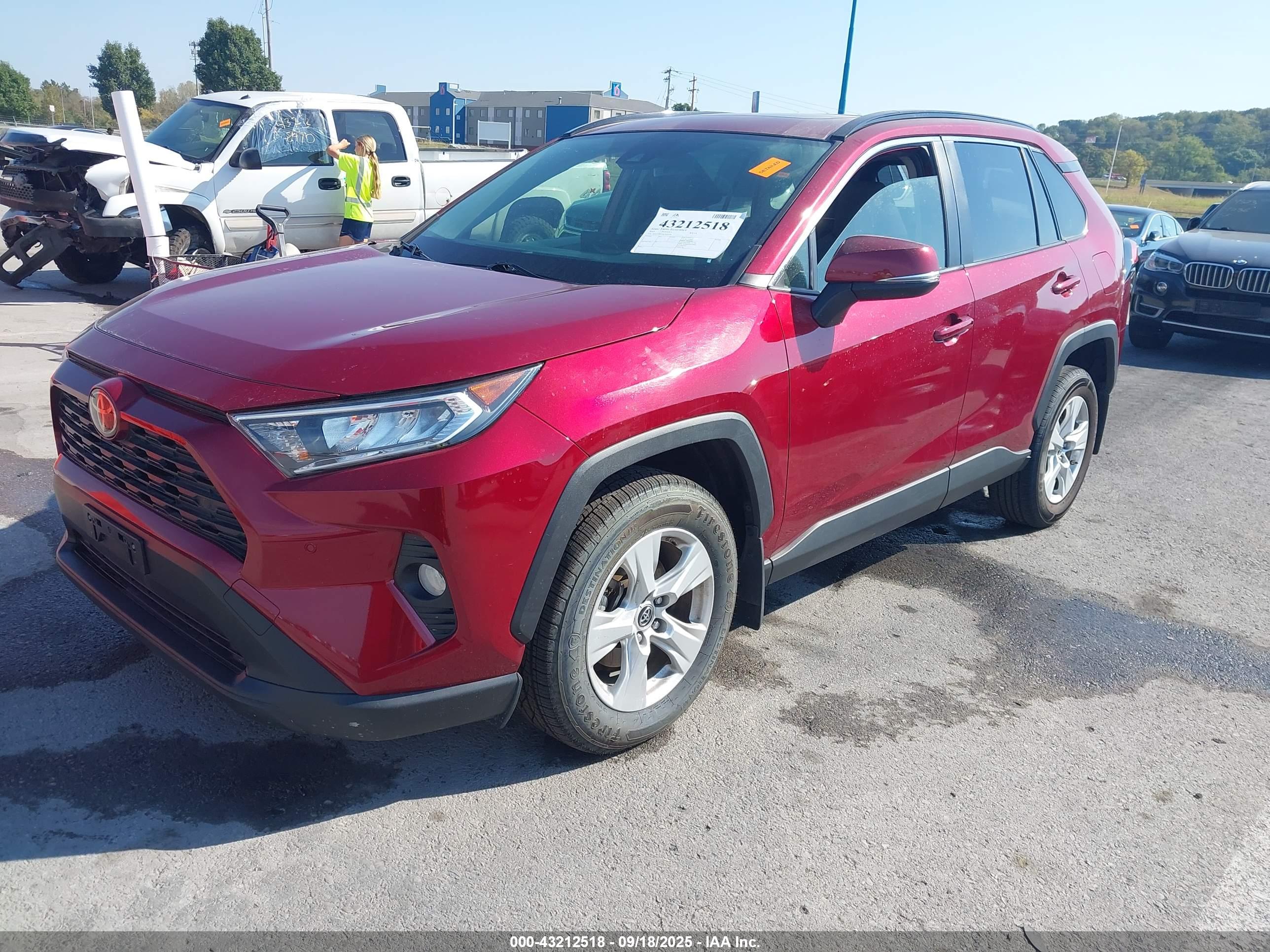 TOYOTA RAV4 image 2