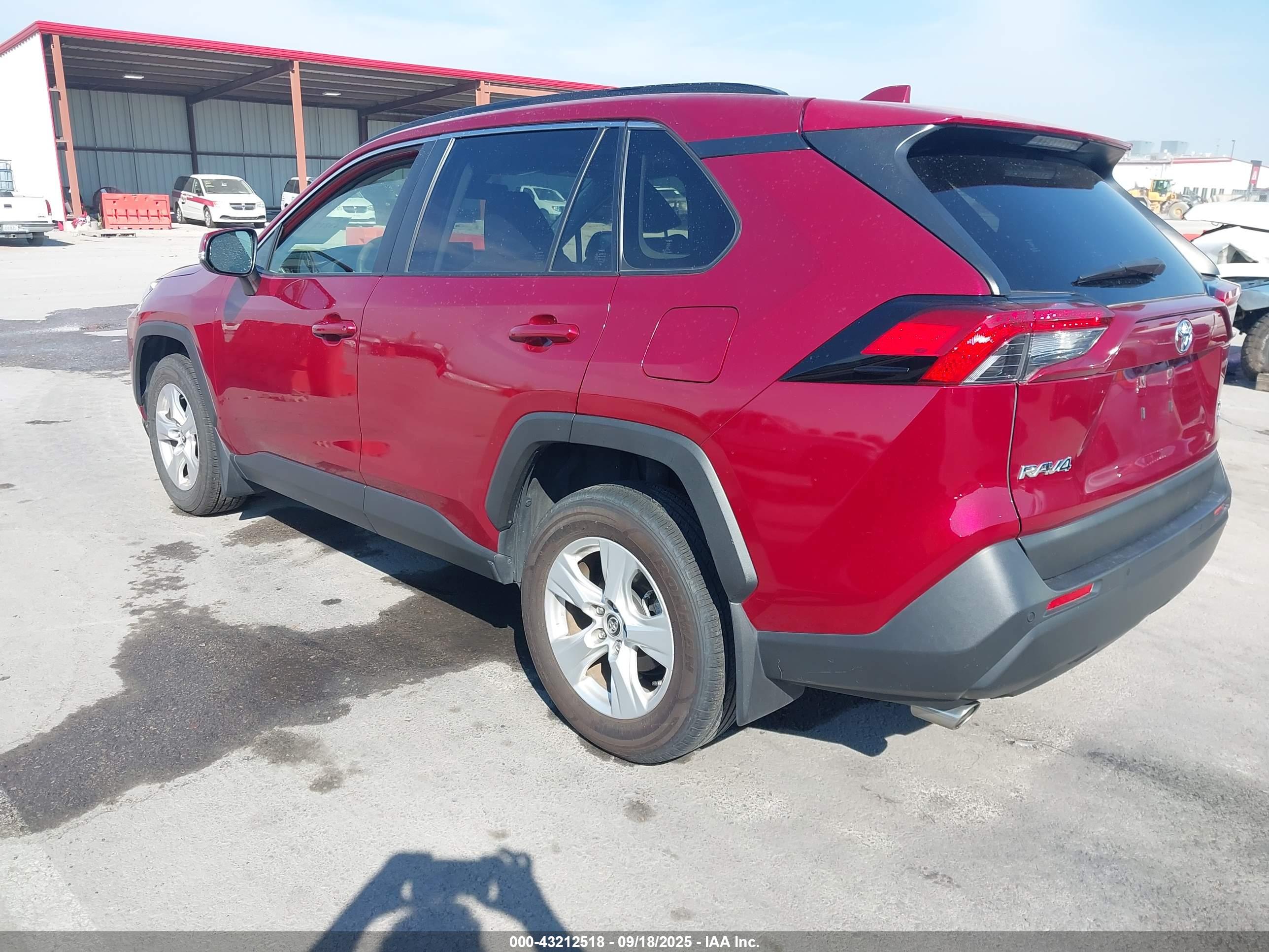 TOYOTA RAV4 image 3