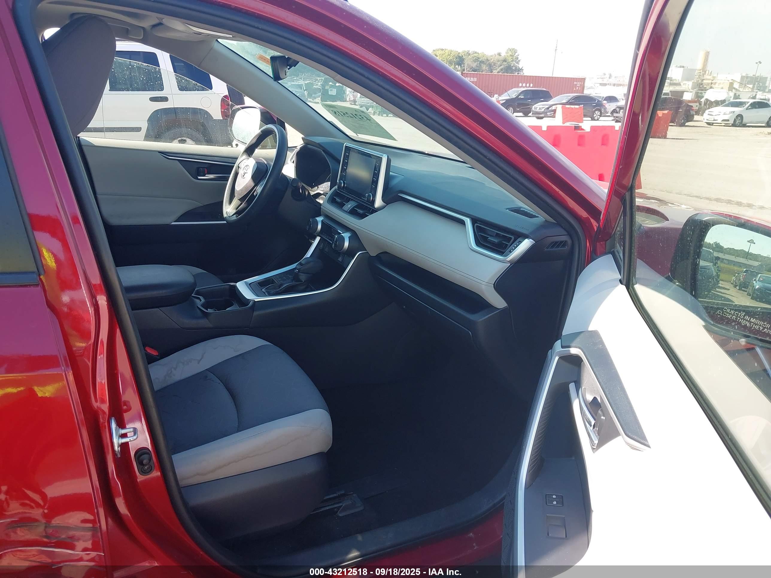 TOYOTA RAV4 image 5